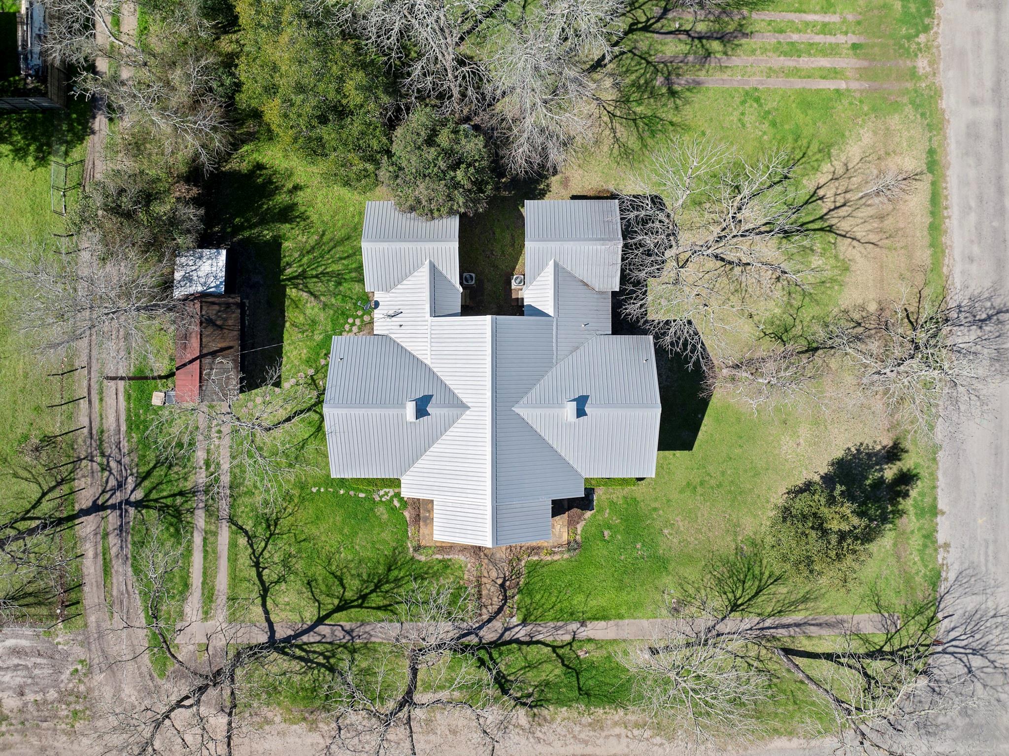 306 S Market St, Flatonia, TX 78941