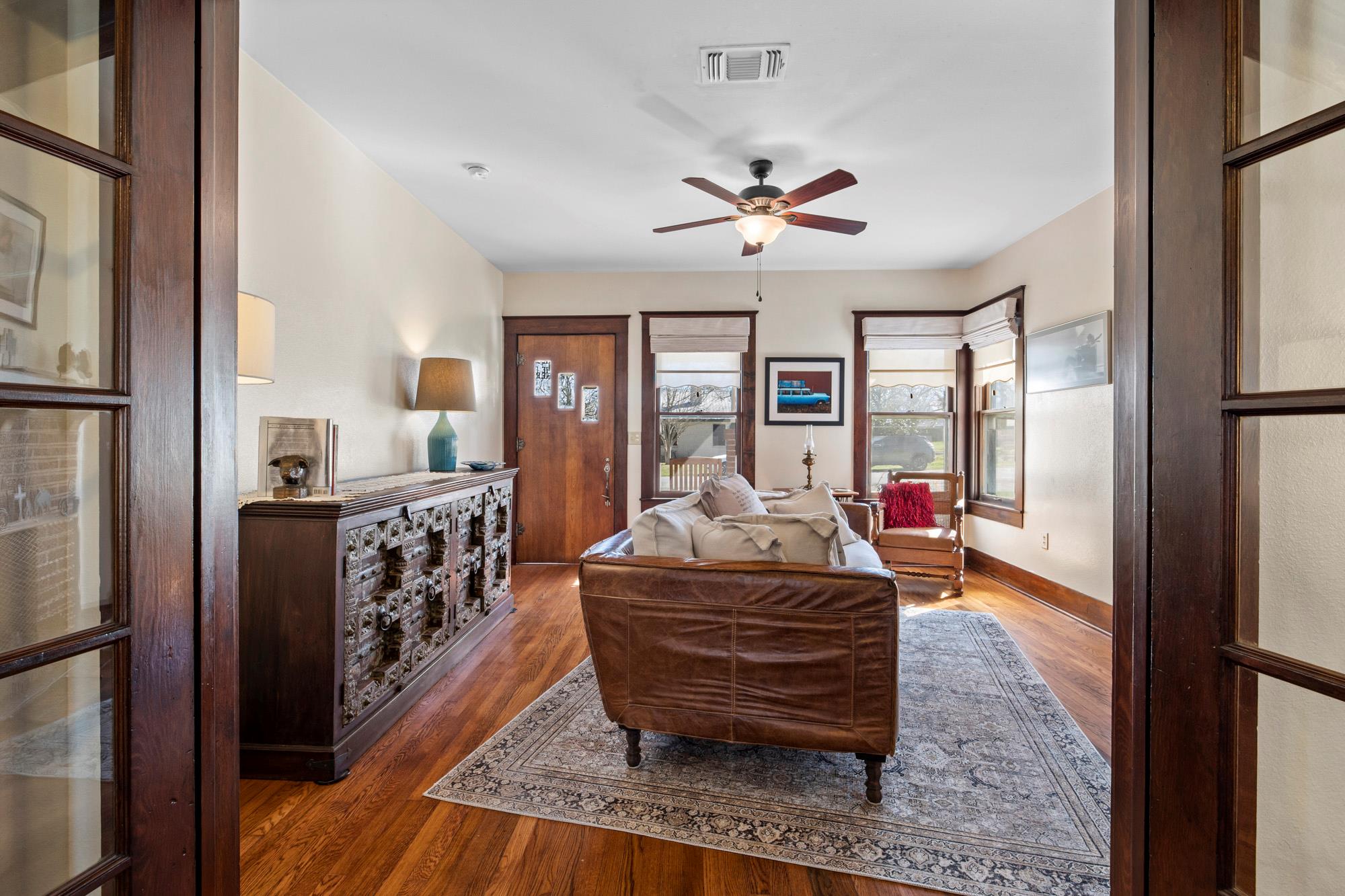 306 S Market St, Flatonia, TX 78941