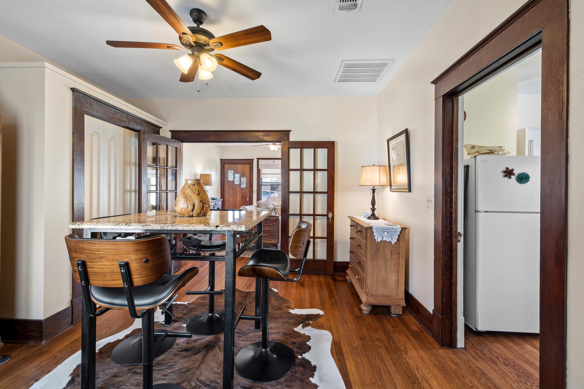306 S Market St, Flatonia, TX 78941