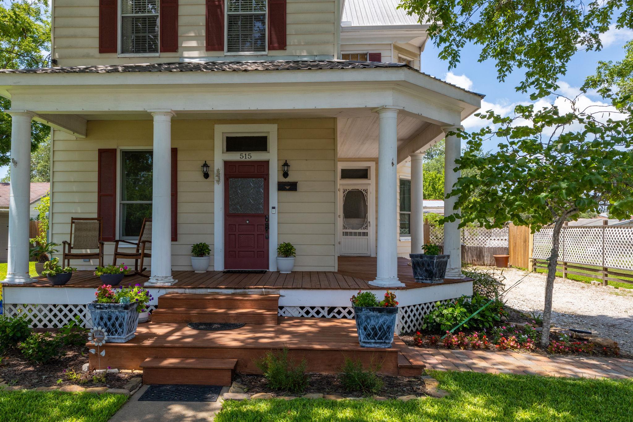 515 Wolf St, Schulenburg, TX 78956