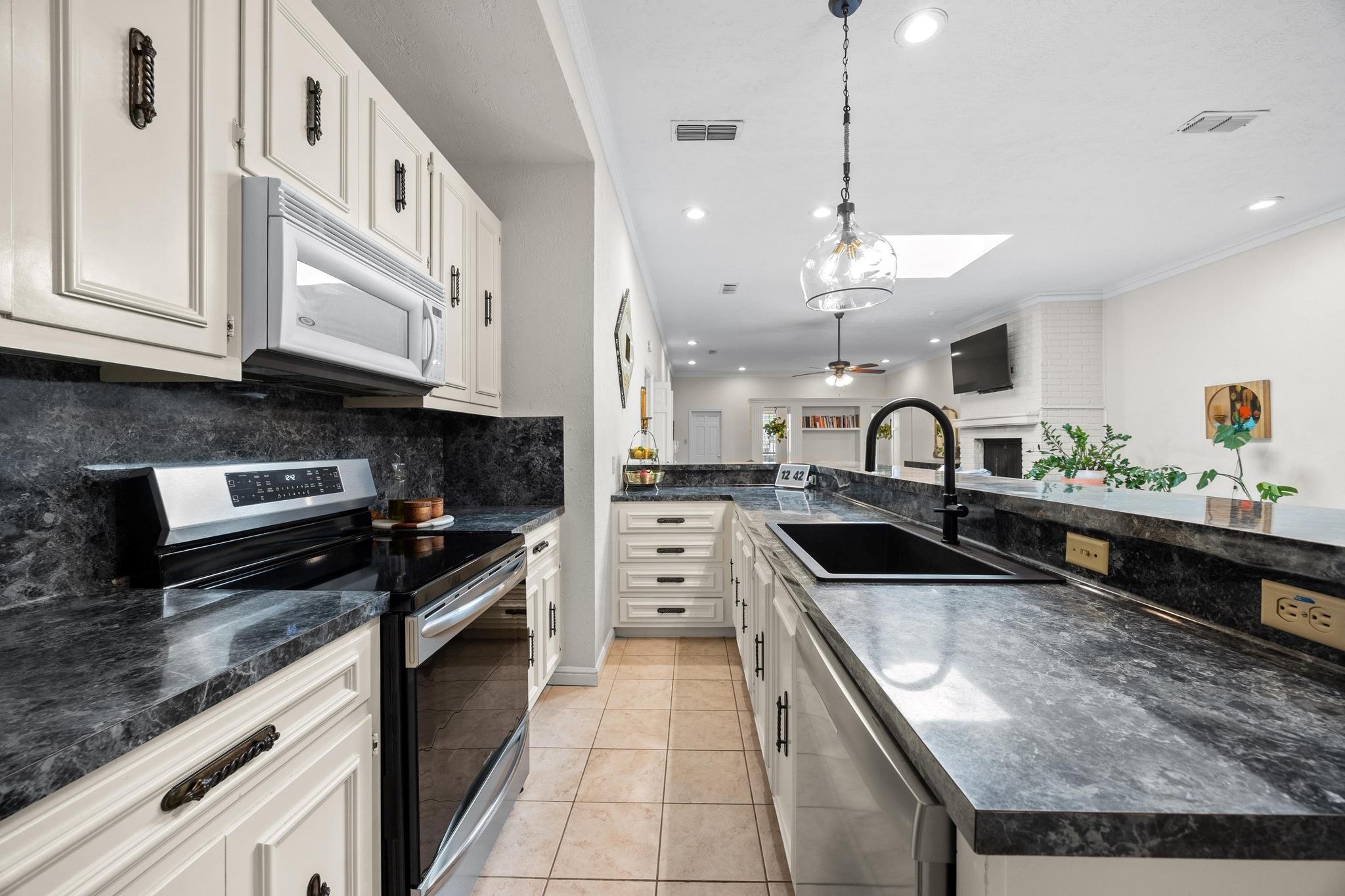 11009 Pinehurst Dr, Austin, TX 78747
