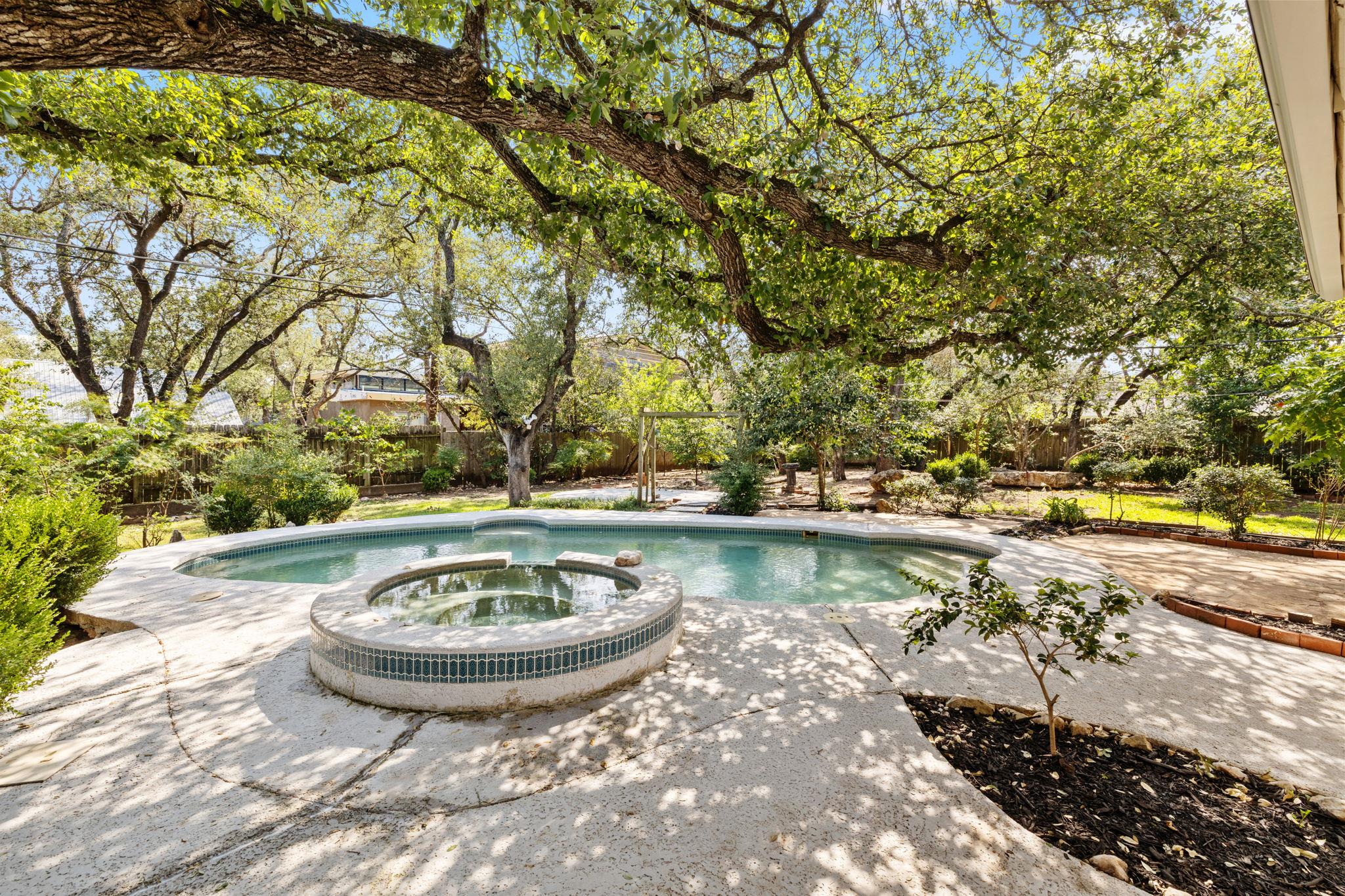 4217 Greystone Dr N, Austin, TX 78731