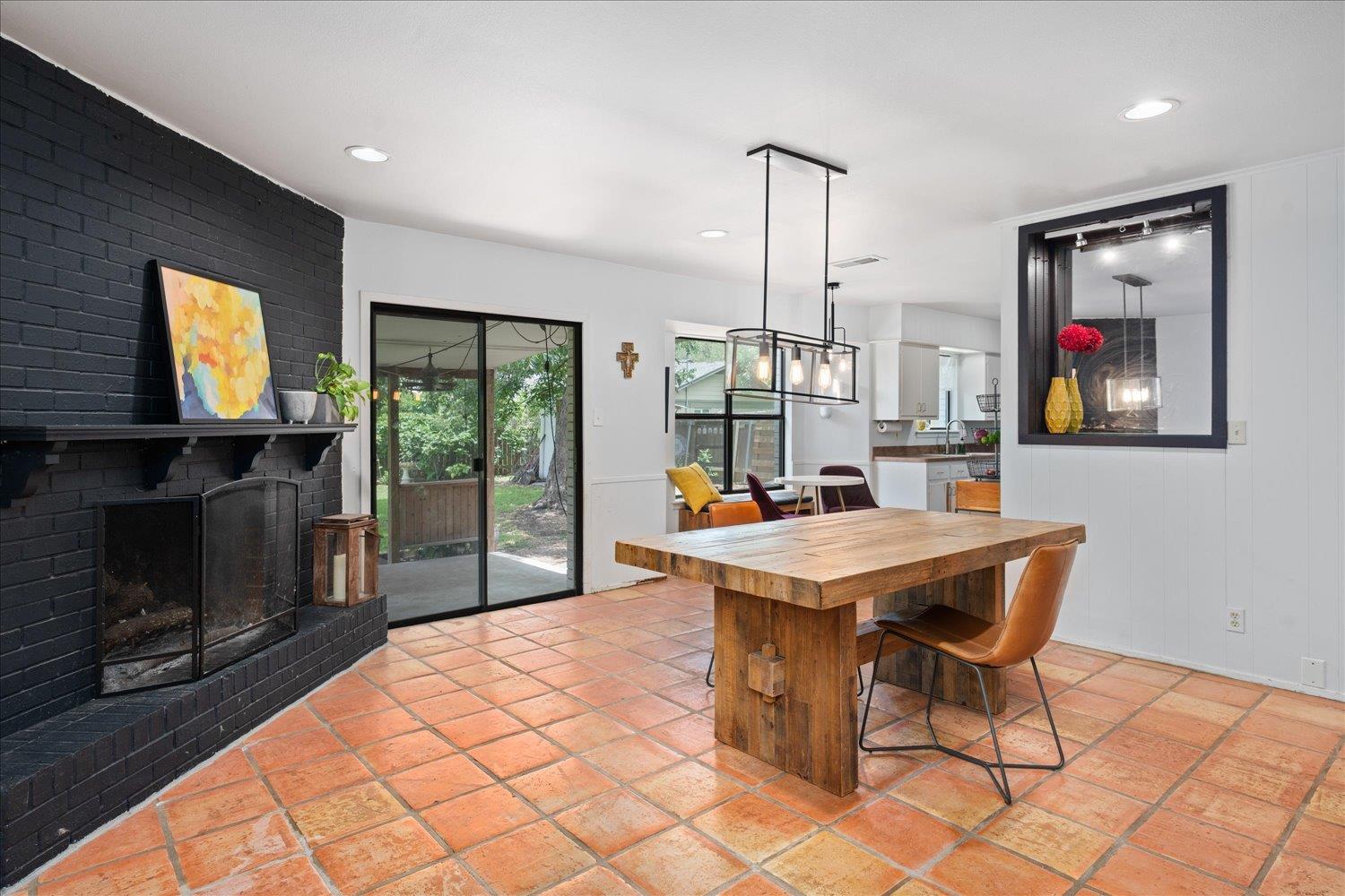 8102 Shadowood Dr, Austin, TX 78757