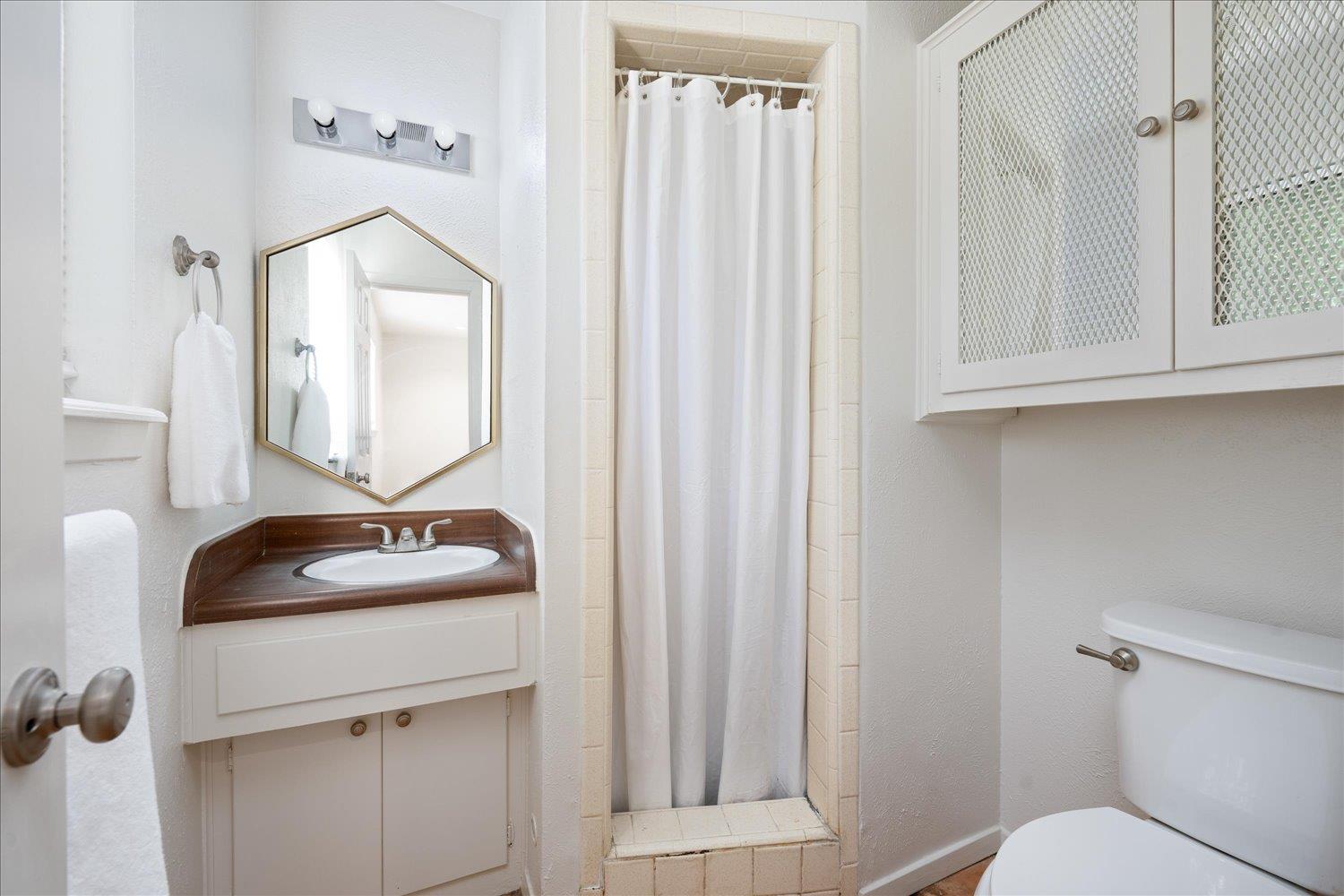 8102 Shadowood Dr, Austin, TX 78757