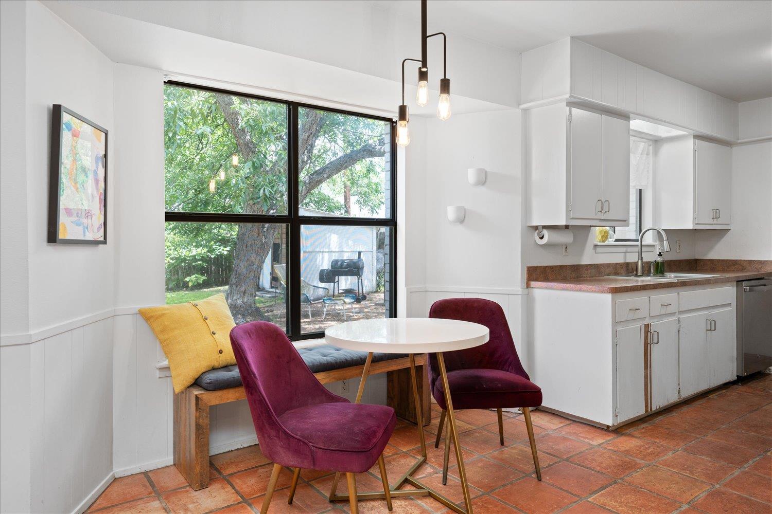 8102 Shadowood Dr, Austin, TX 78757