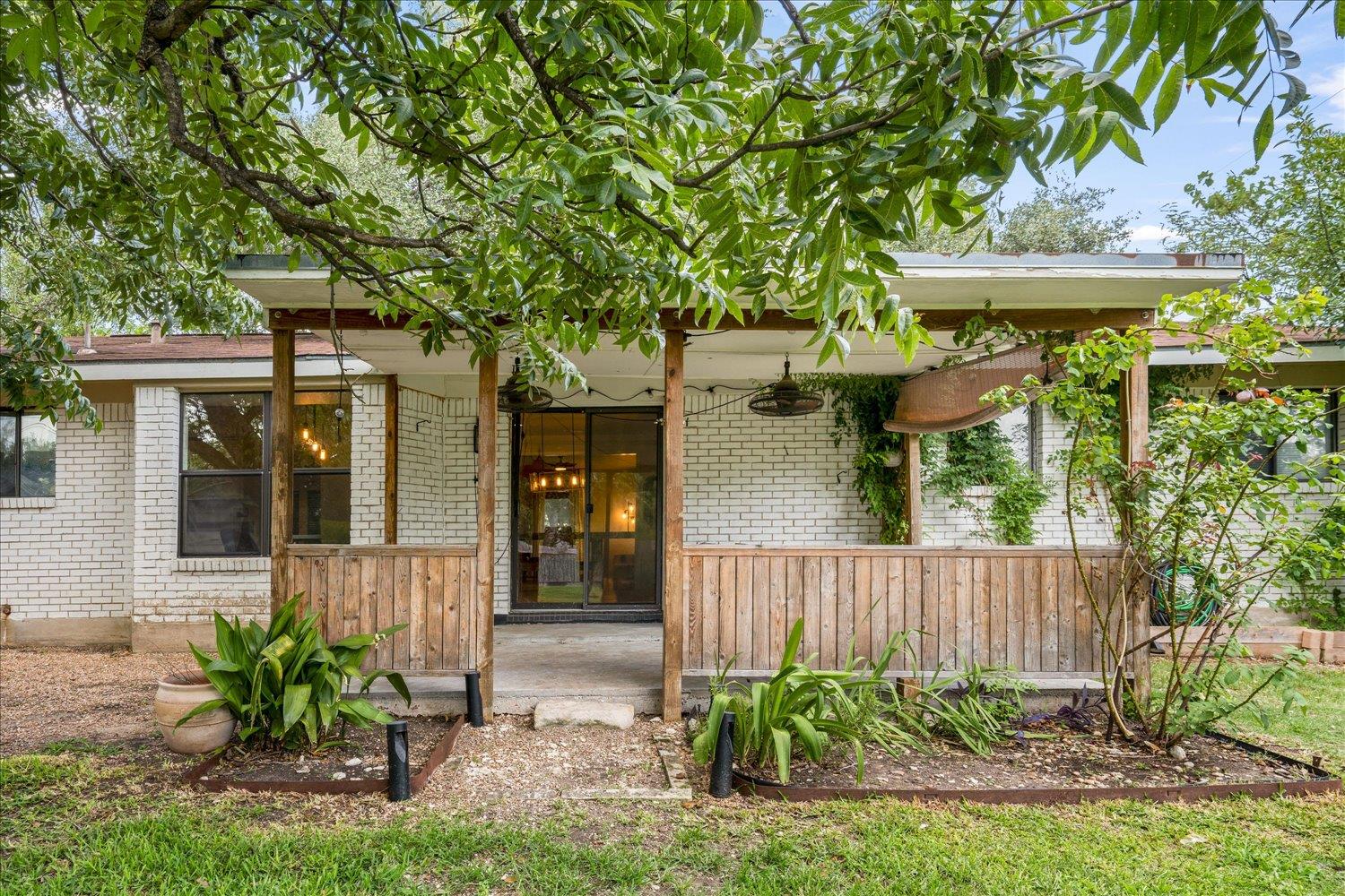 8102 Shadowood Dr, Austin, TX 78757