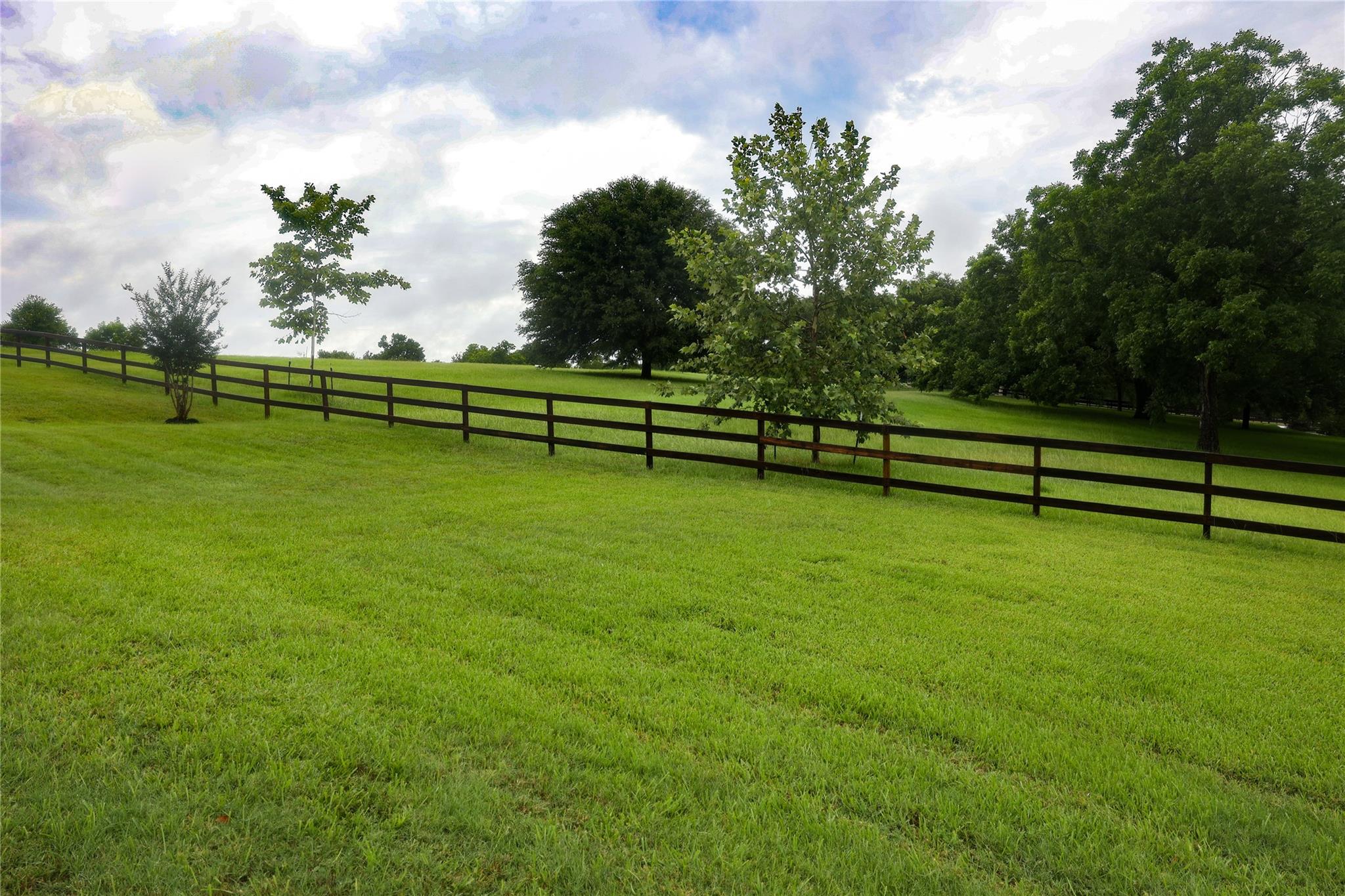 9165 Meadow Creek Ln, Chappell Hill, TX 77426