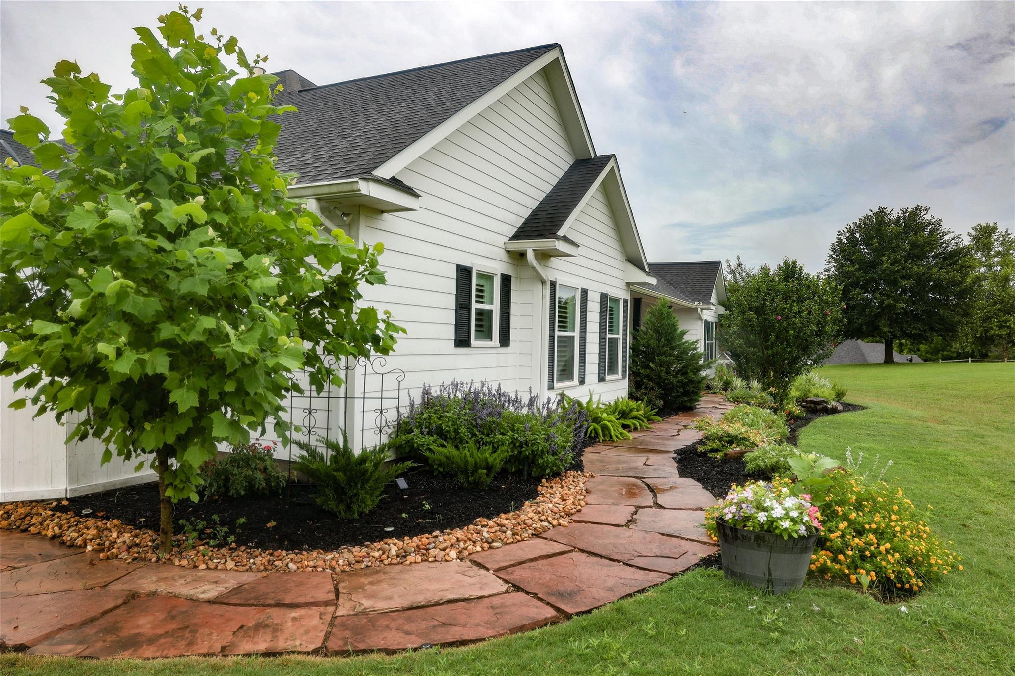 9165 Meadow Creek Ln, Chappell Hill, TX 77426
