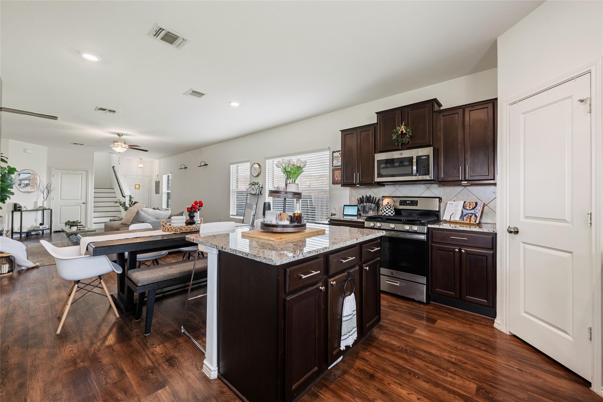 7304 Fall Ray Dr, Del Valle, TX 78617