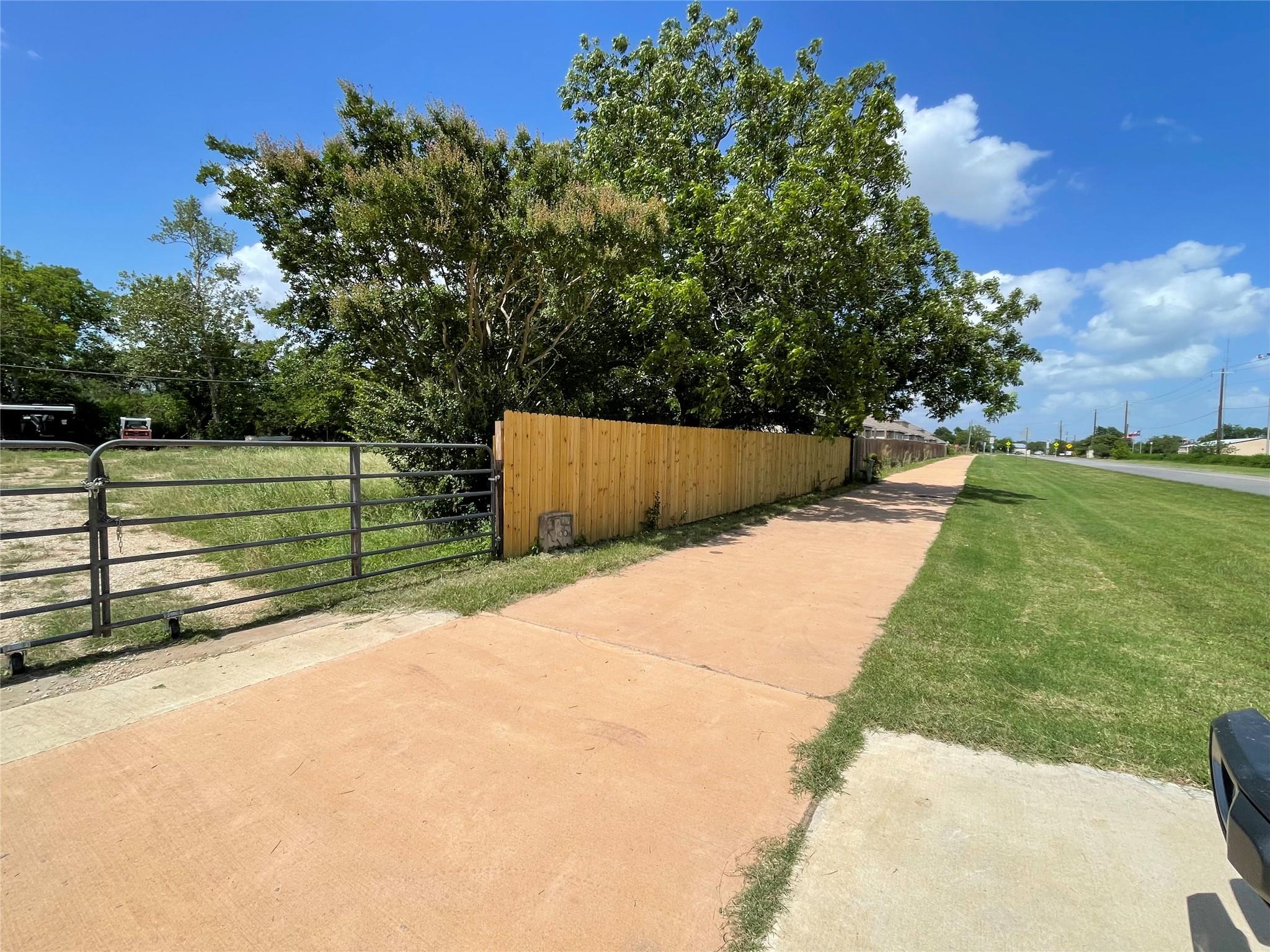 400 Main St, Liberty Hill, TX 78642