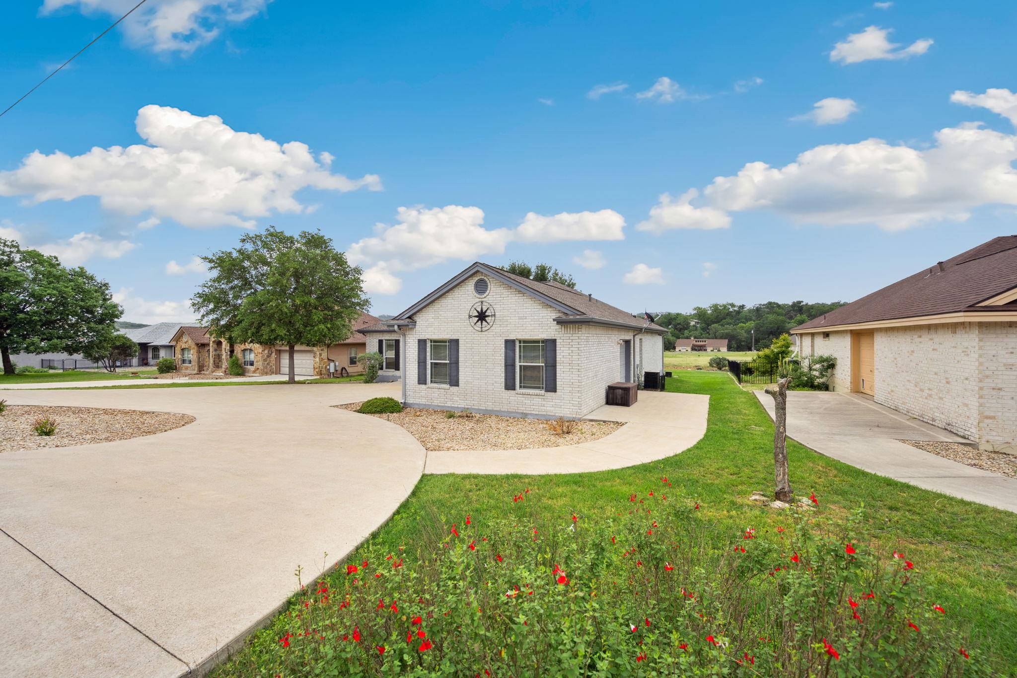 460 Shayla Ln, Canyon Lake, TX 78133