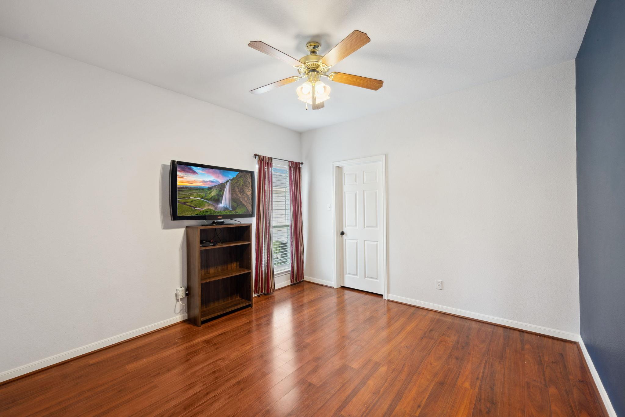 460 Shayla Ln, Canyon Lake, TX 78133