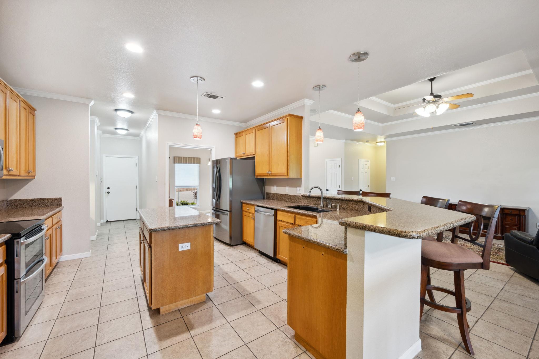 460 Shayla Ln, Canyon Lake, TX 78133