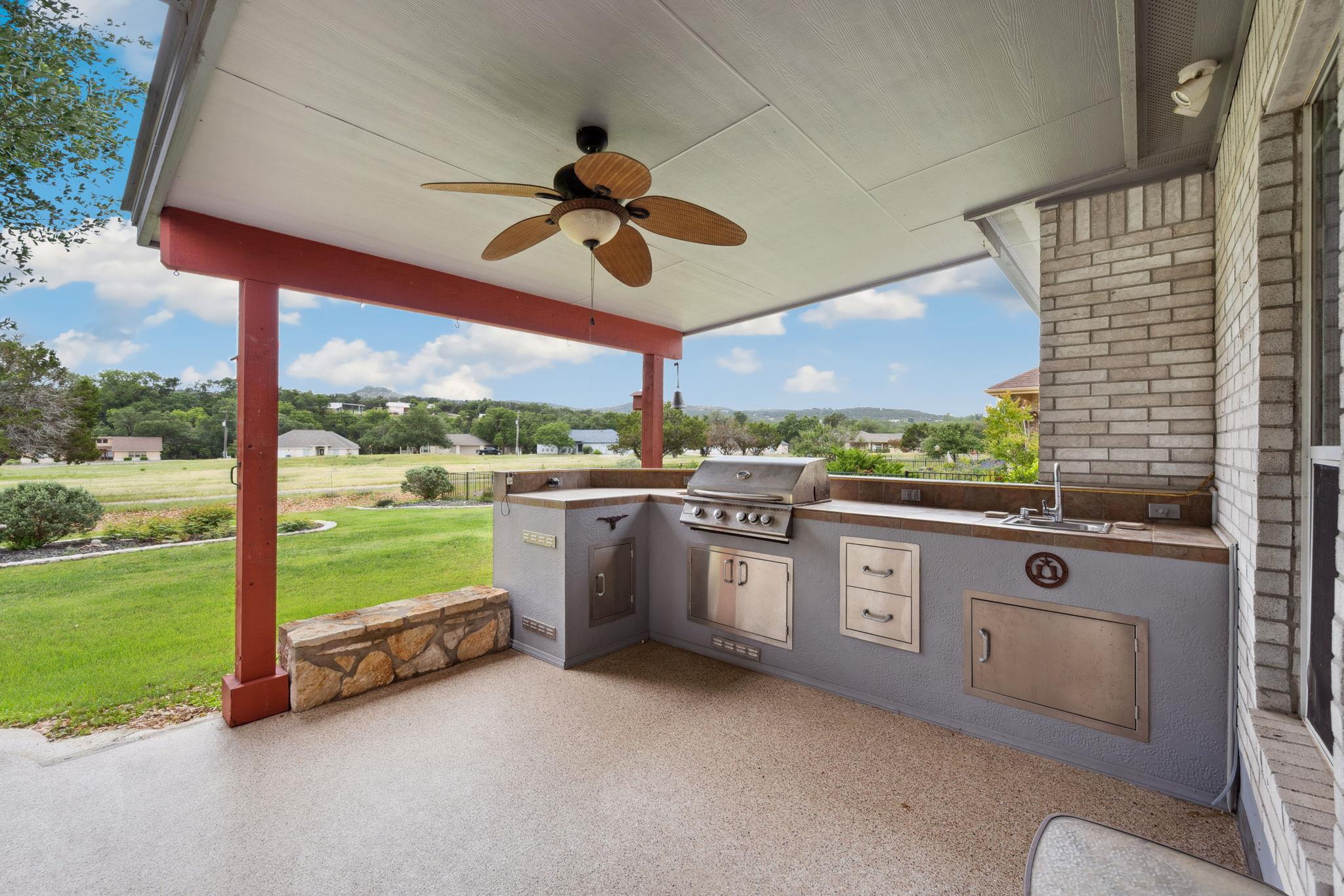 460 Shayla Ln, Canyon Lake, TX 78133