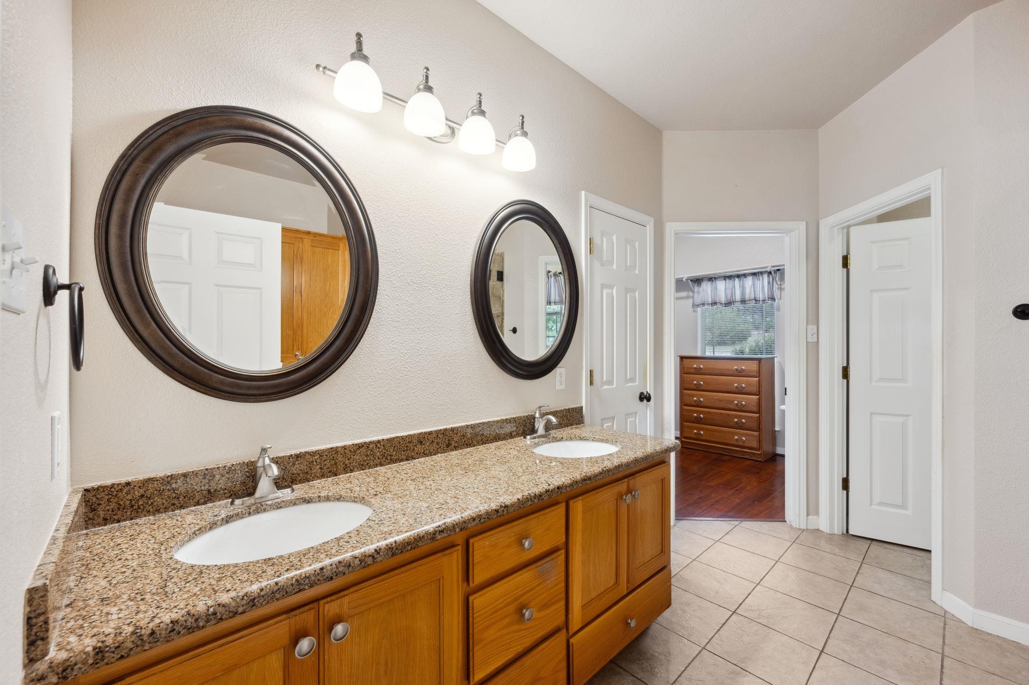 460 Shayla Ln, Canyon Lake, TX 78133