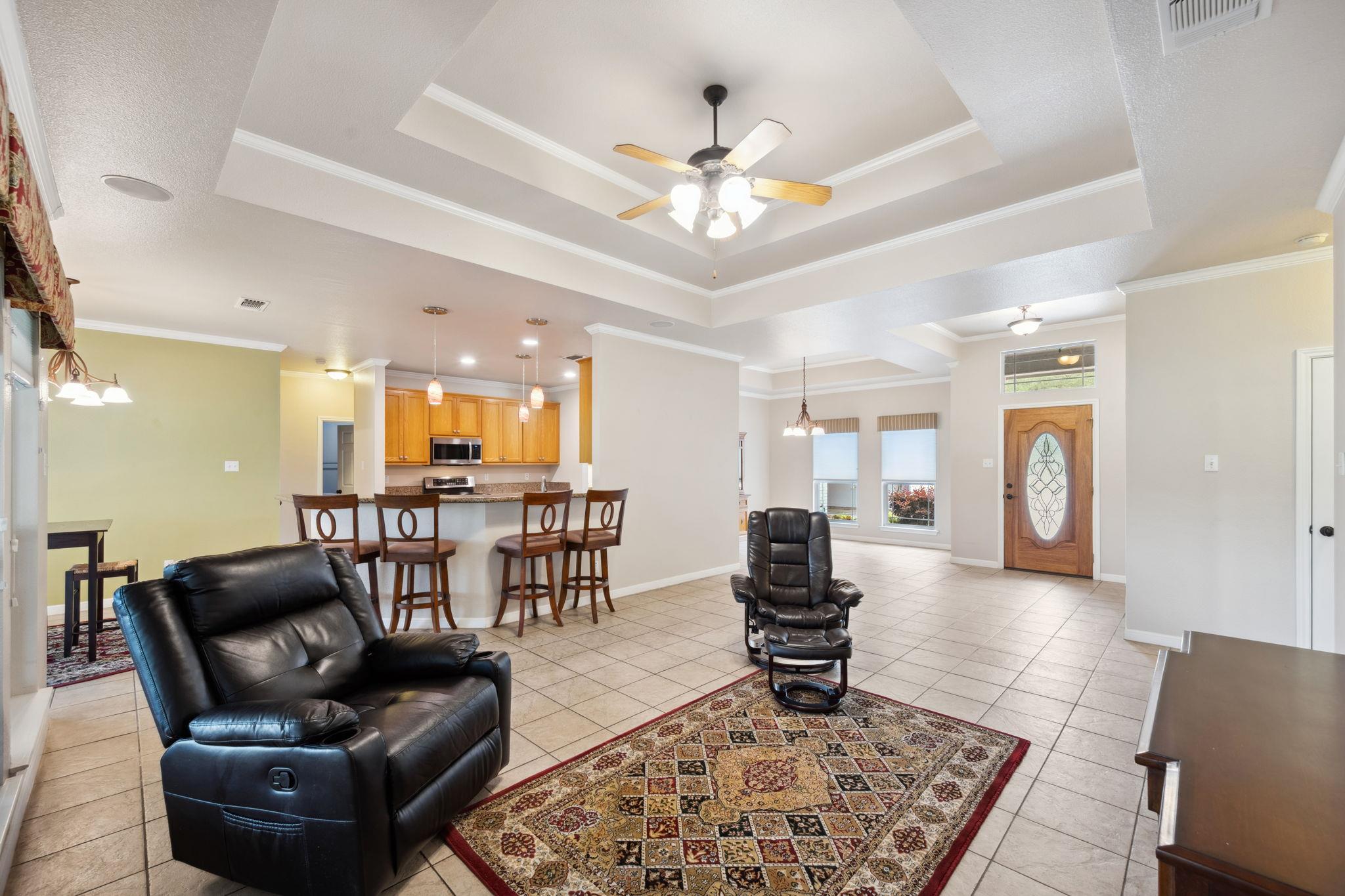 460 Shayla Ln, Canyon Lake, TX 78133