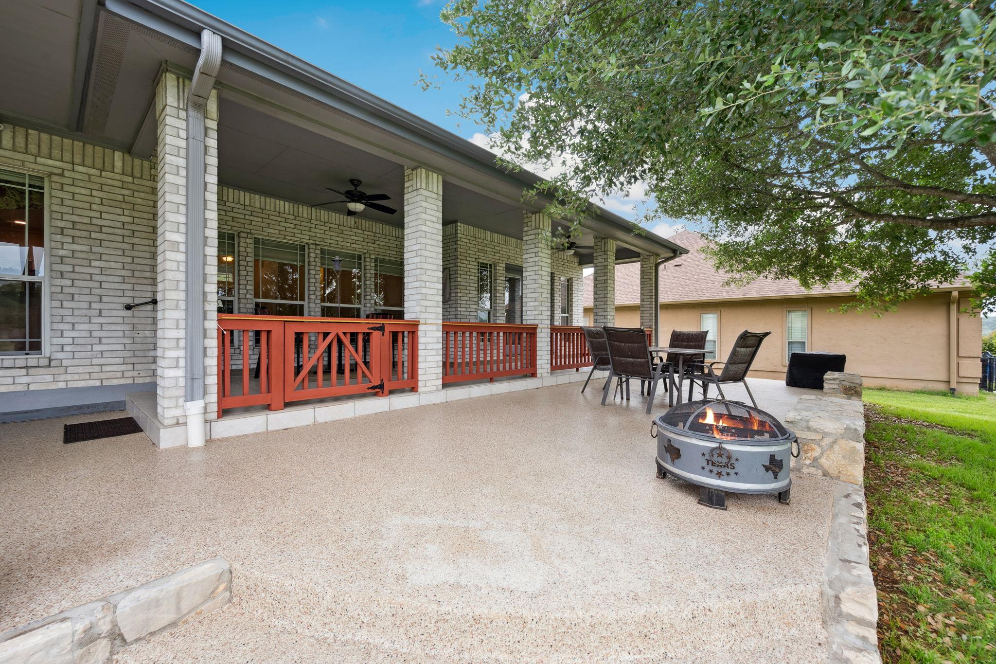460 Shayla Ln, Canyon Lake, TX 78133