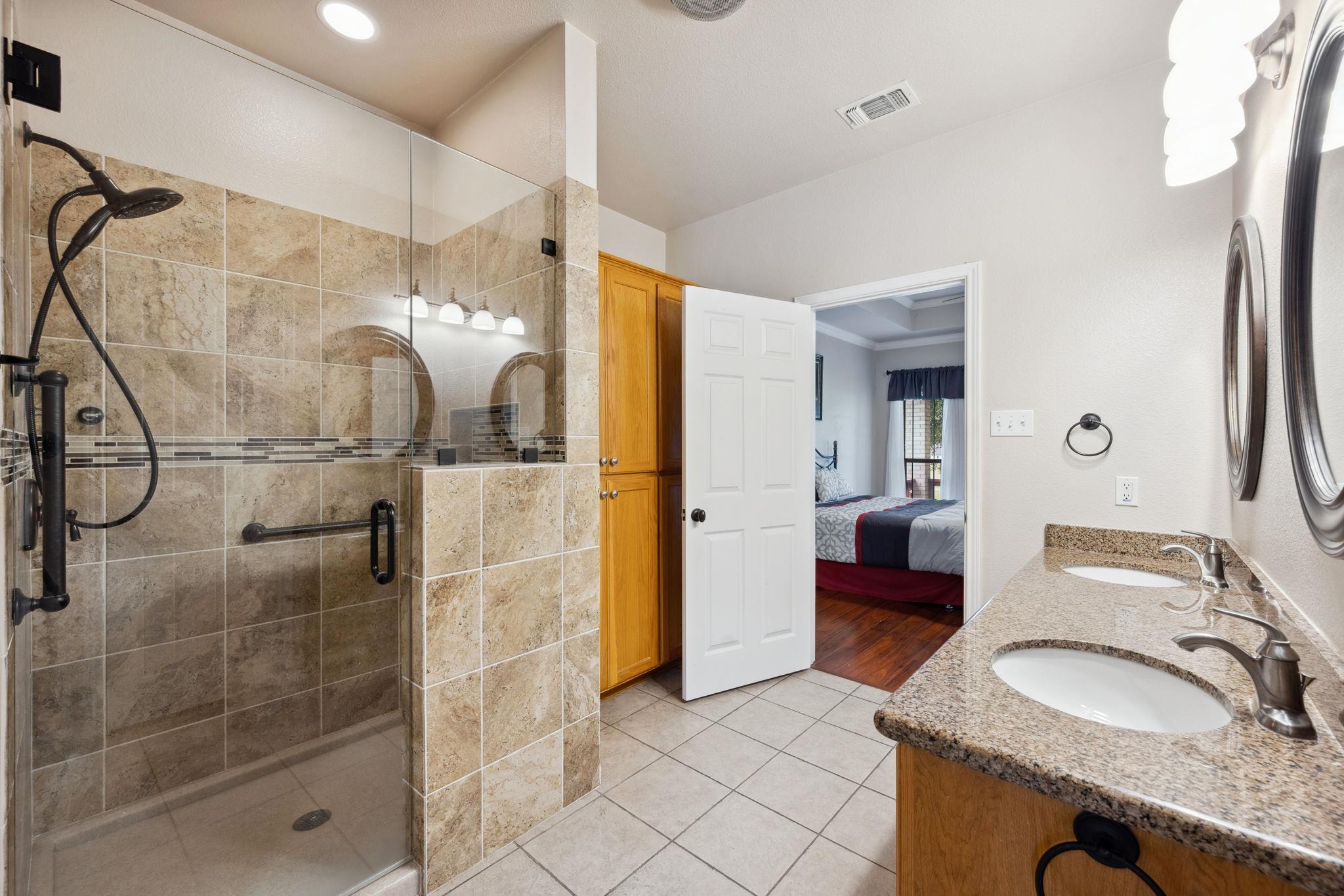 460 Shayla Ln, Canyon Lake, TX 78133