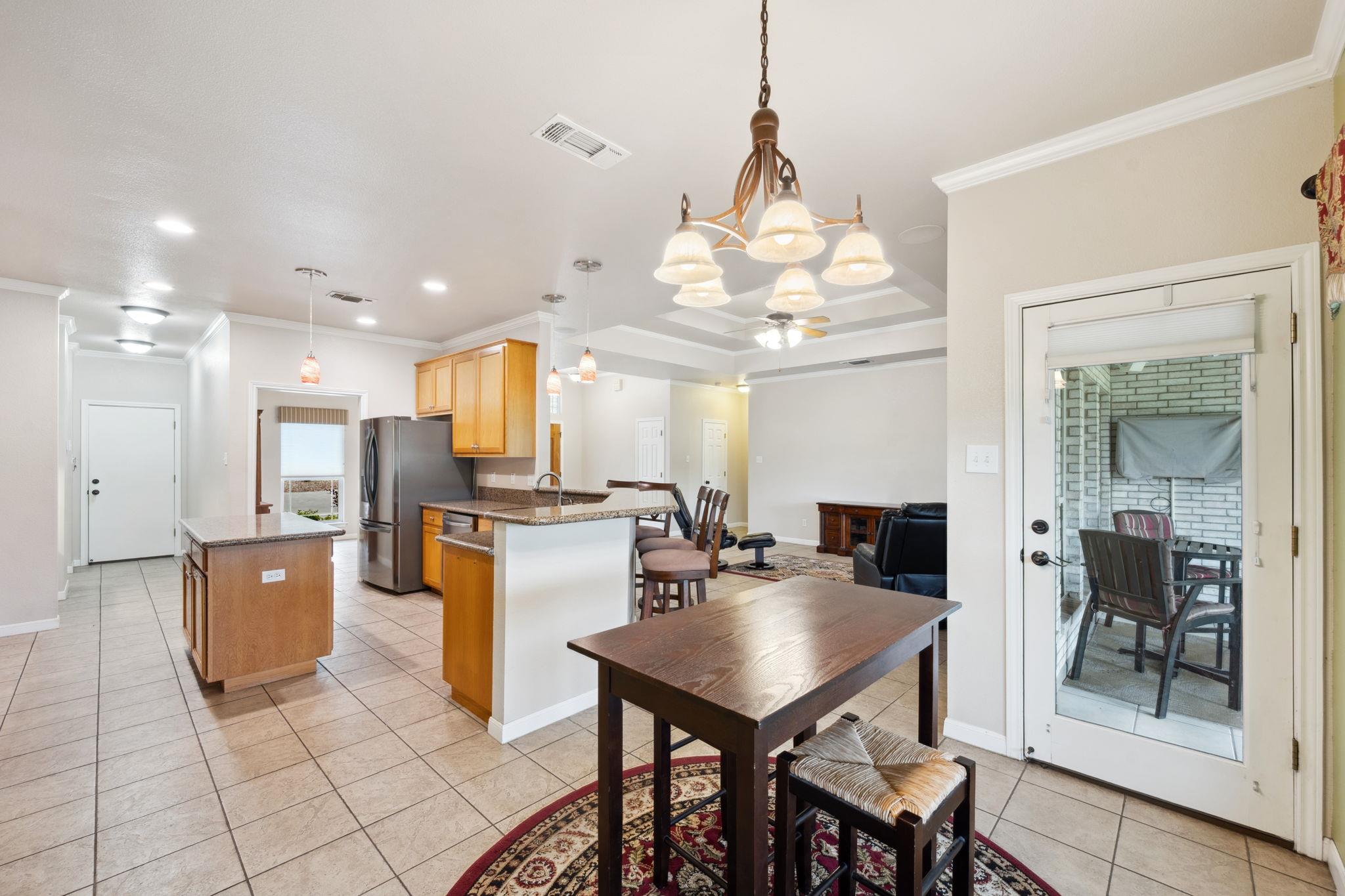 460 Shayla Ln, Canyon Lake, TX 78133