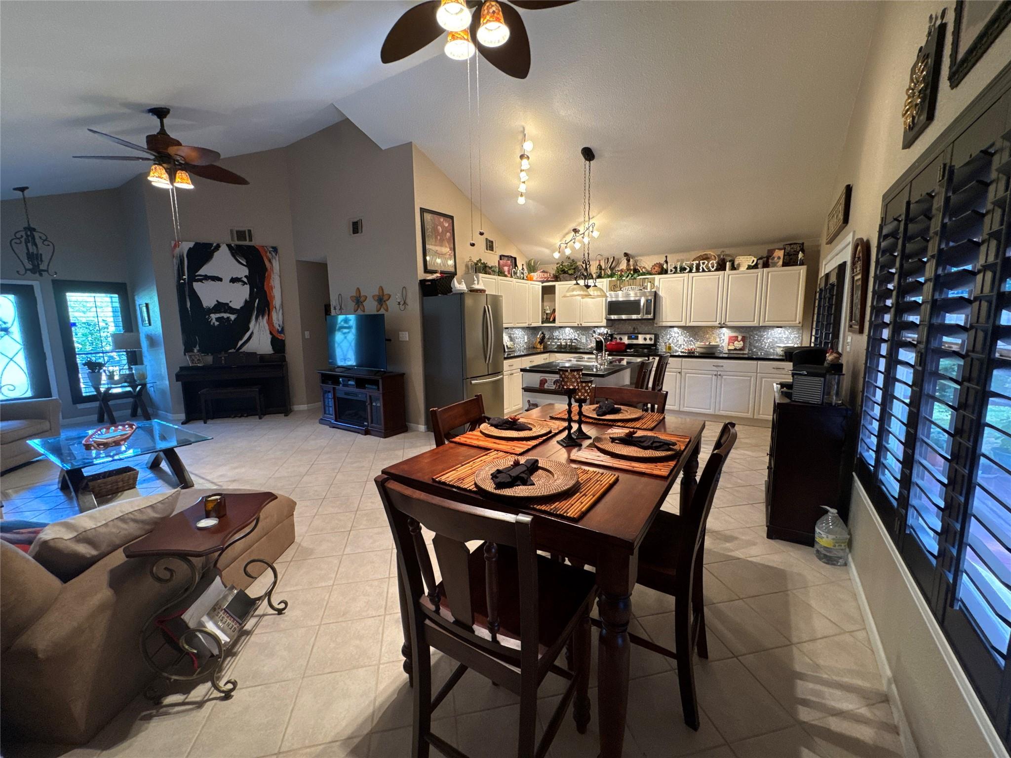 746 Pecan Ln, Cottonwood Shores, TX 78657