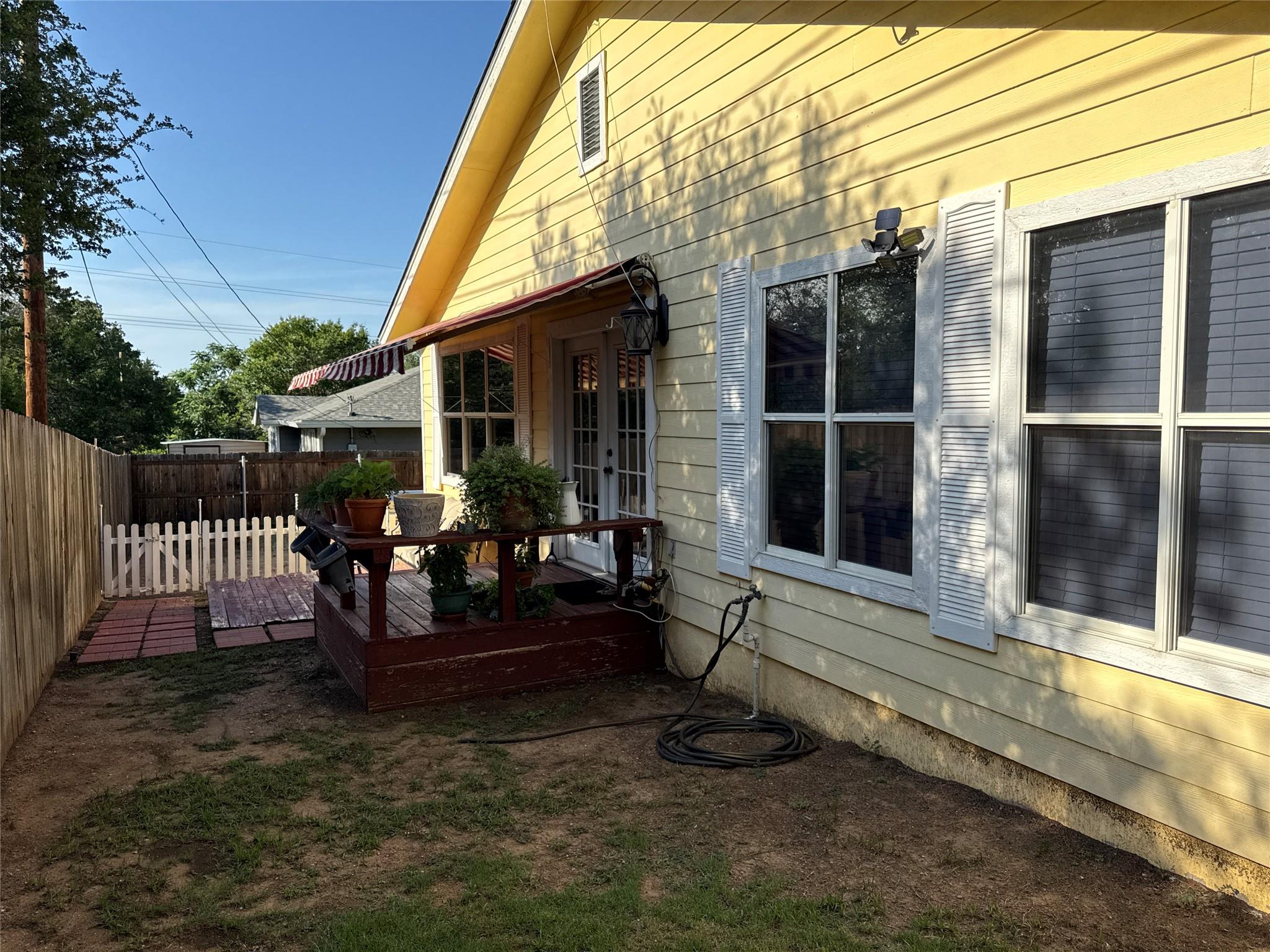 746 Pecan Ln, Cottonwood Shores, TX 78657