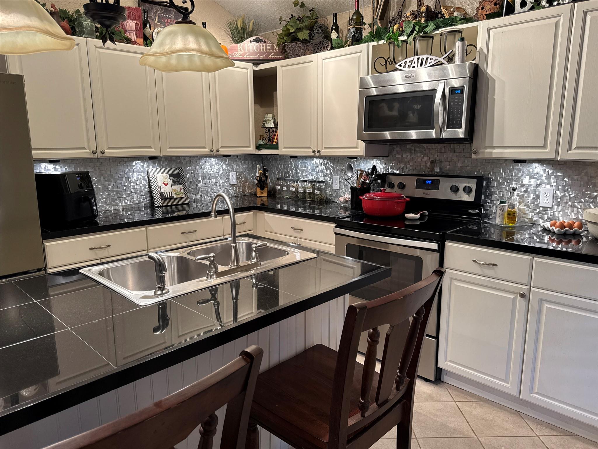 746 Pecan Ln, Cottonwood Shores, TX 78657