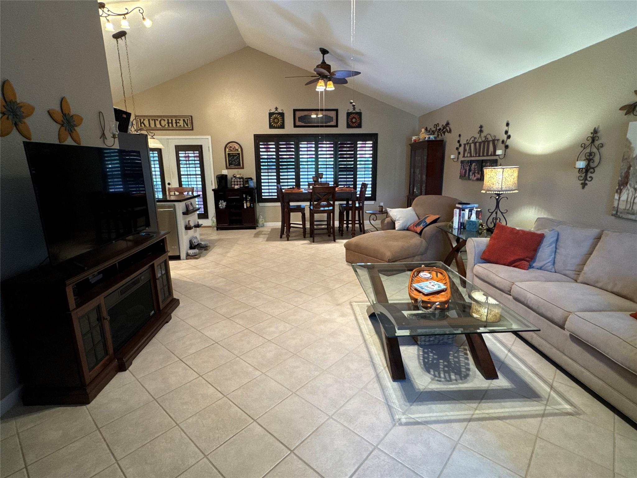 746 Pecan Ln, Cottonwood Shores, TX 78657