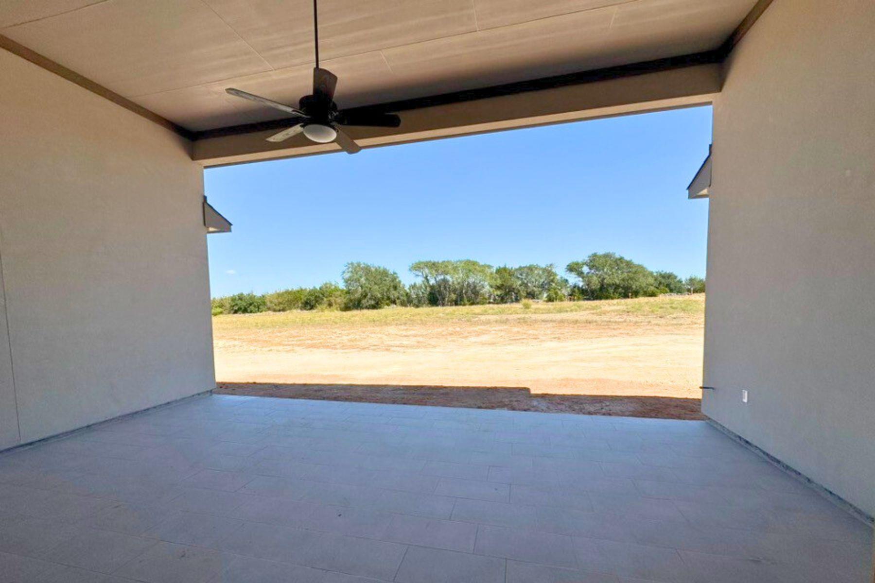 1404 Paxton Ln, Florence, TX 76527