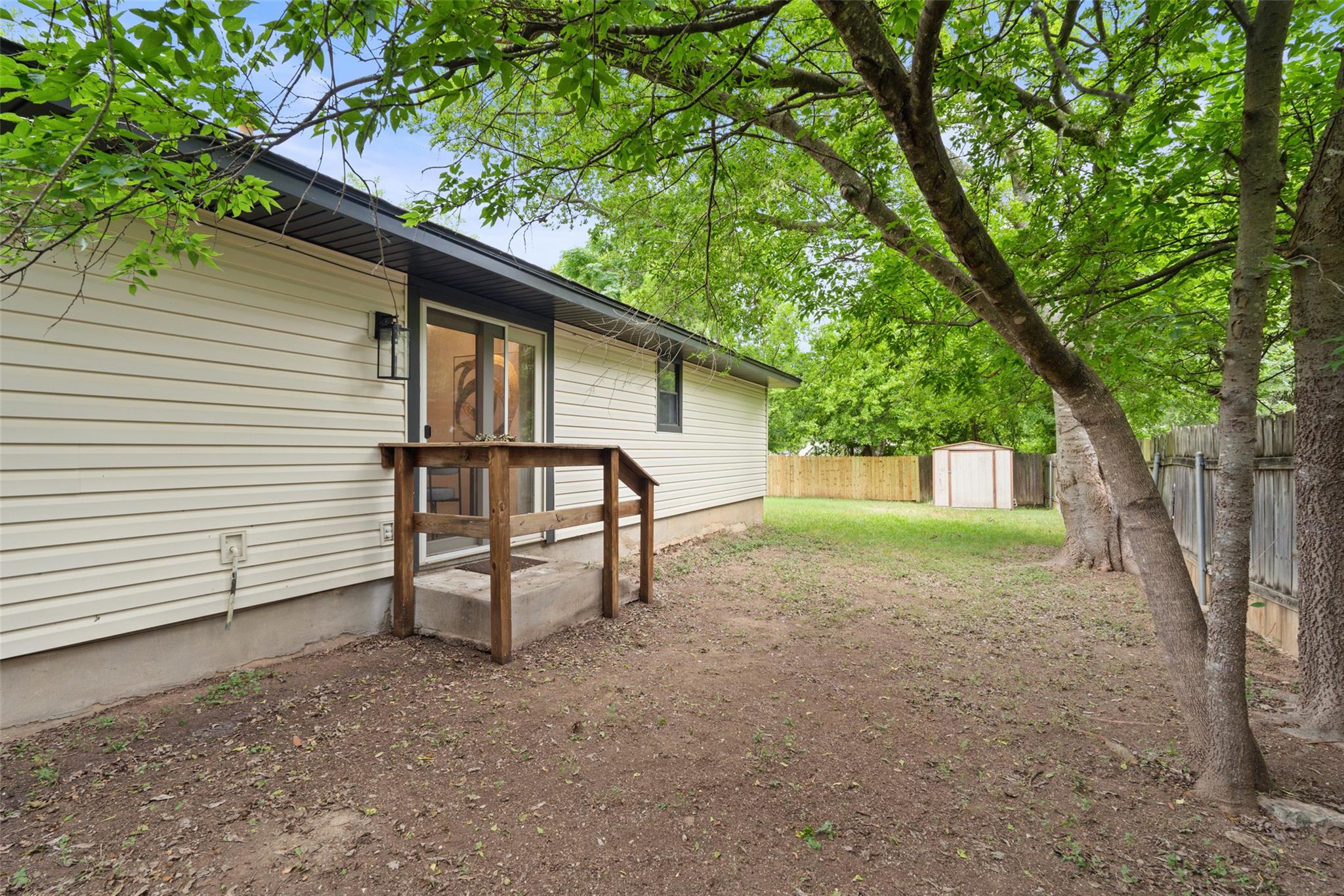 8400 Dixon Dr, Austin, TX 78745
