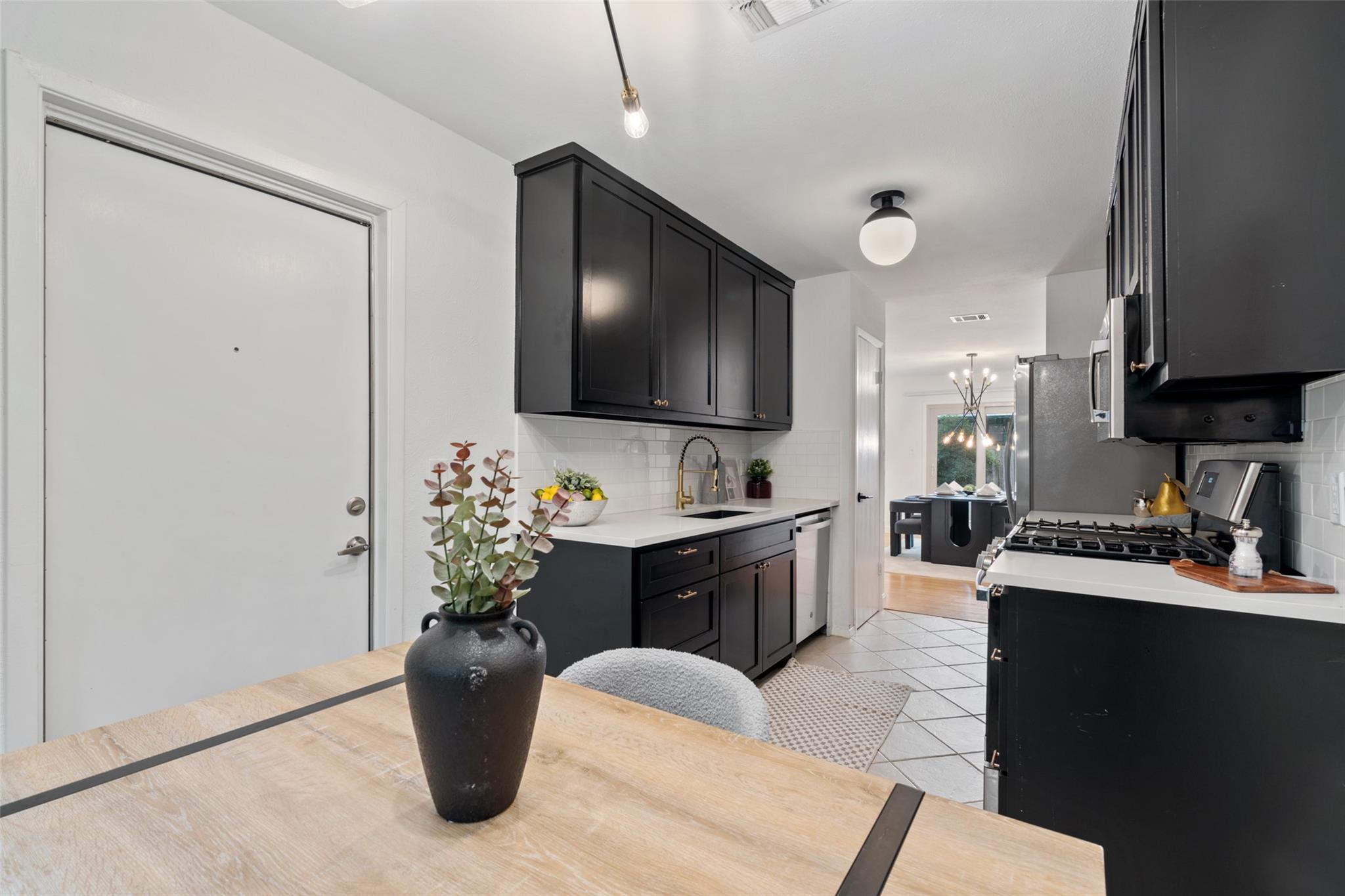 8400 Dixon Dr, Austin, TX 78745