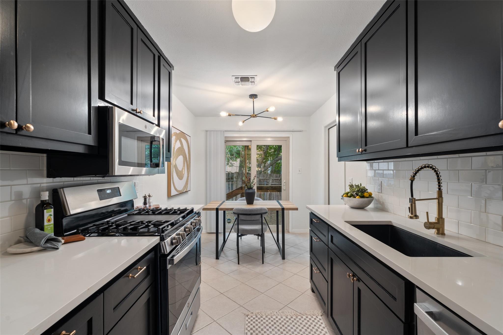 8400 Dixon Dr, Austin, TX 78745