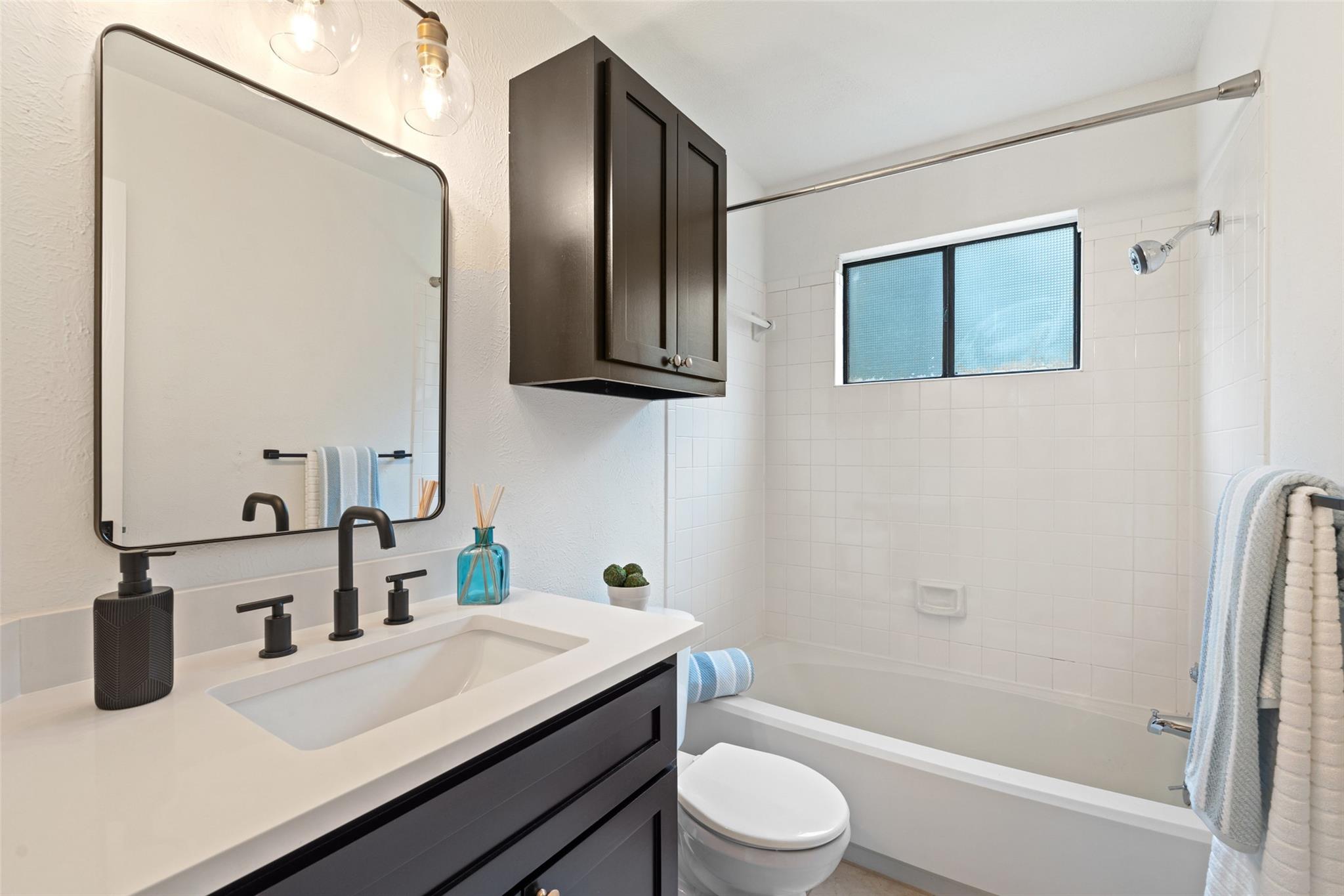 8400 Dixon Dr, Austin, TX 78745