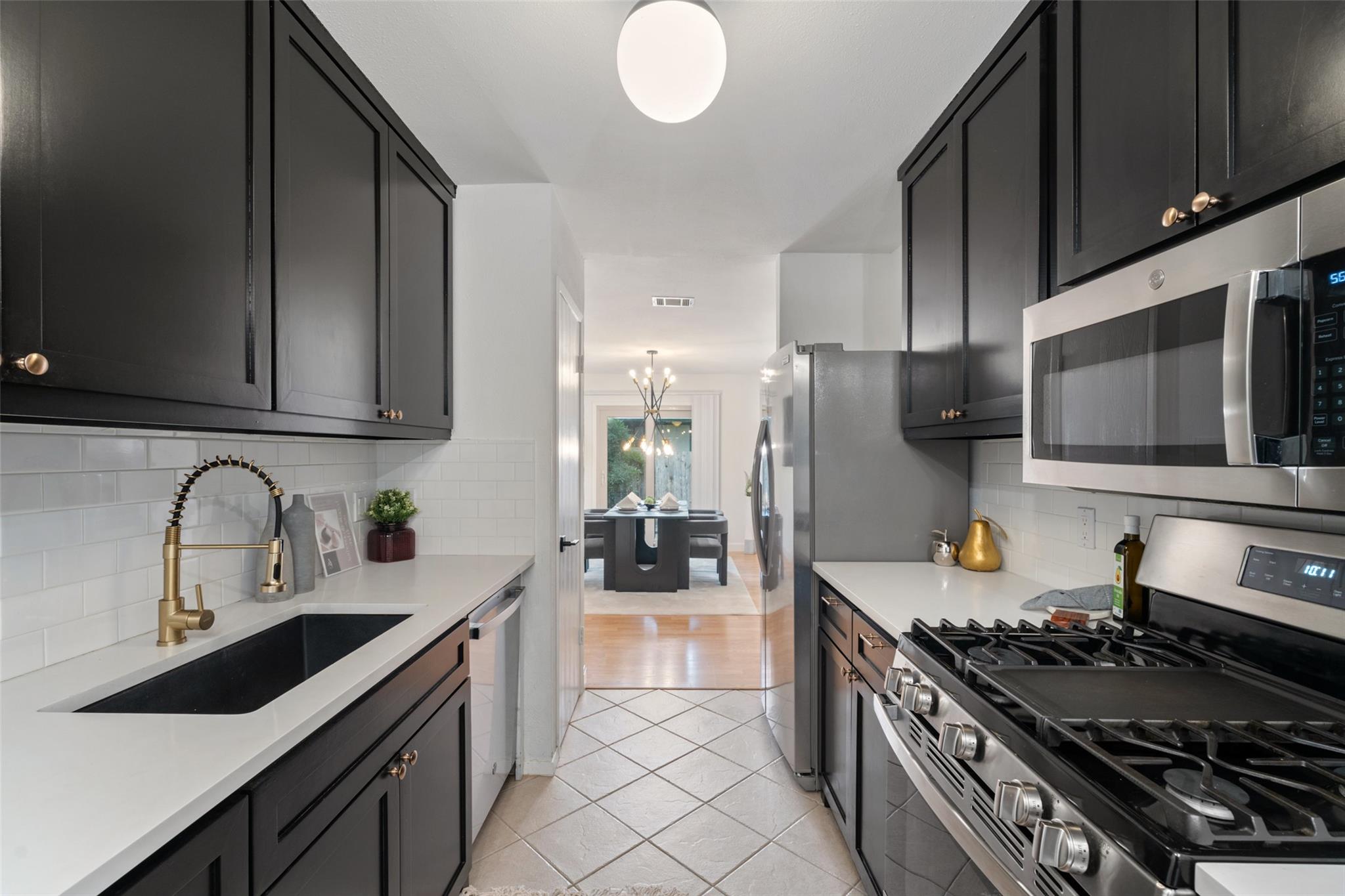8400 Dixon Dr, Austin, TX 78745