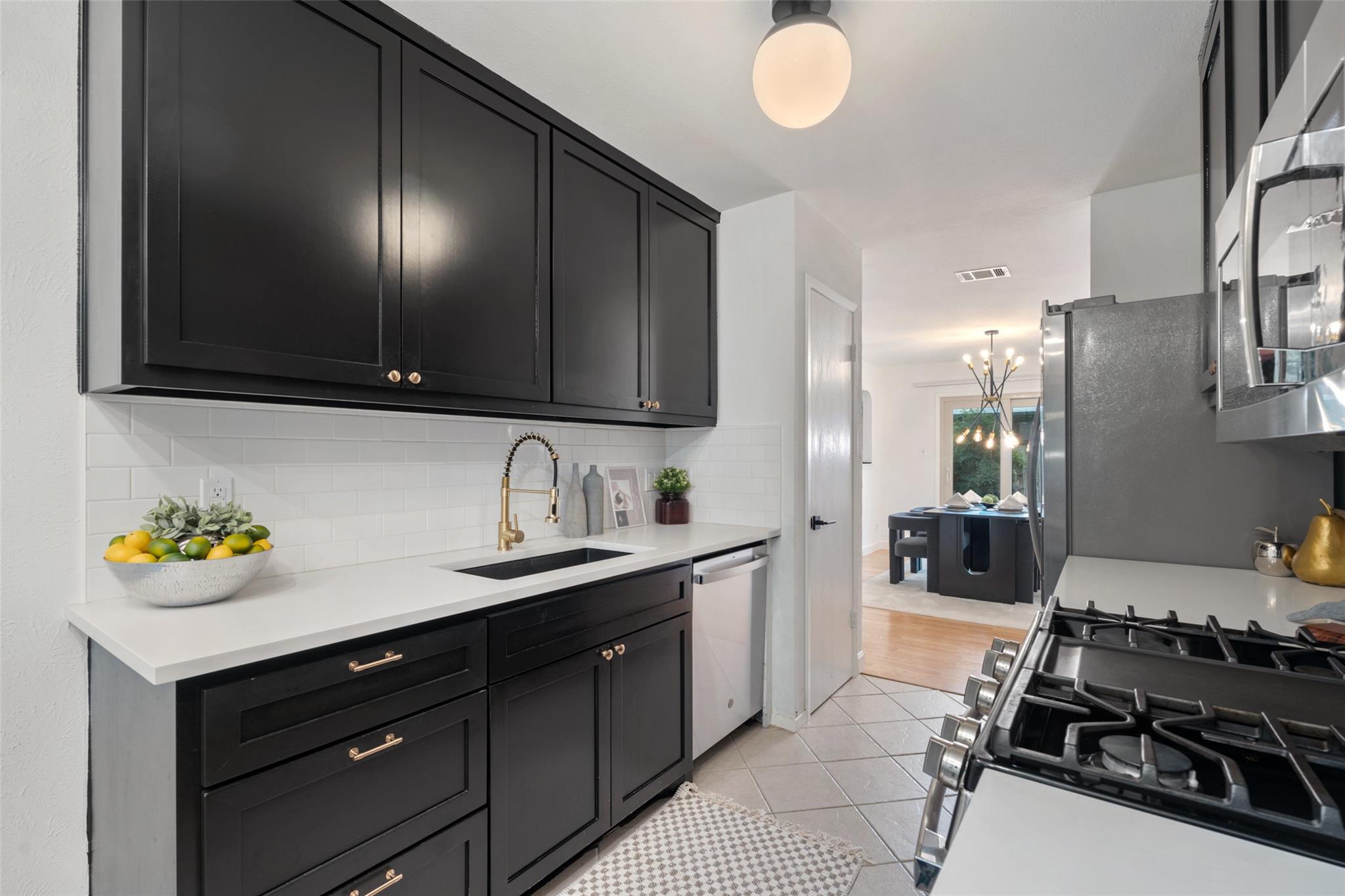 8400 Dixon Dr, Austin, TX 78745