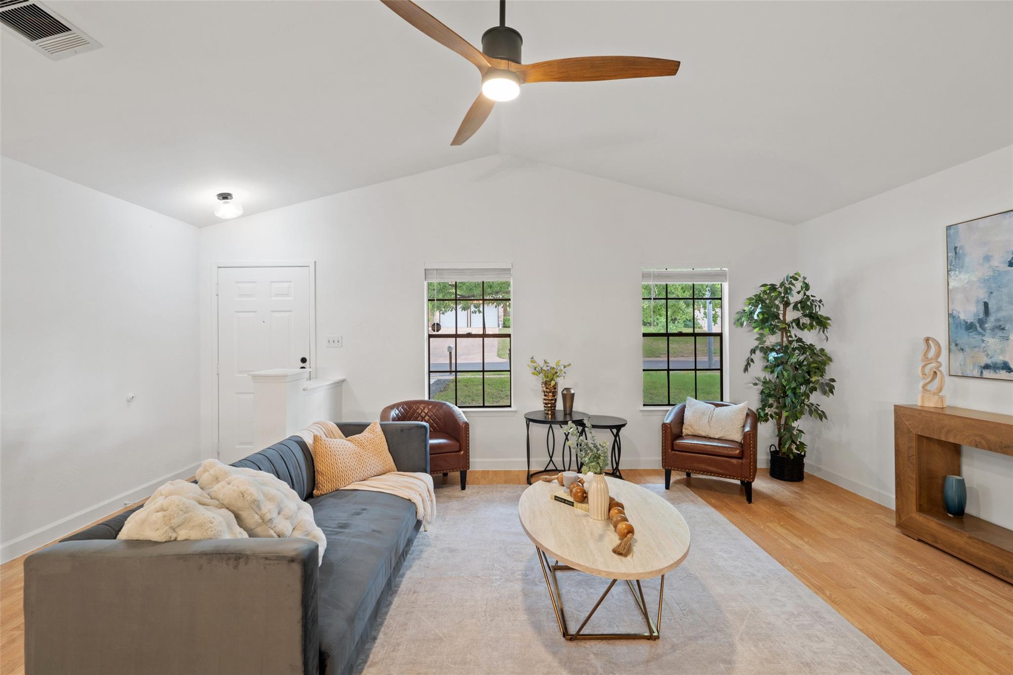 8400 Dixon Dr, Austin, TX 78745