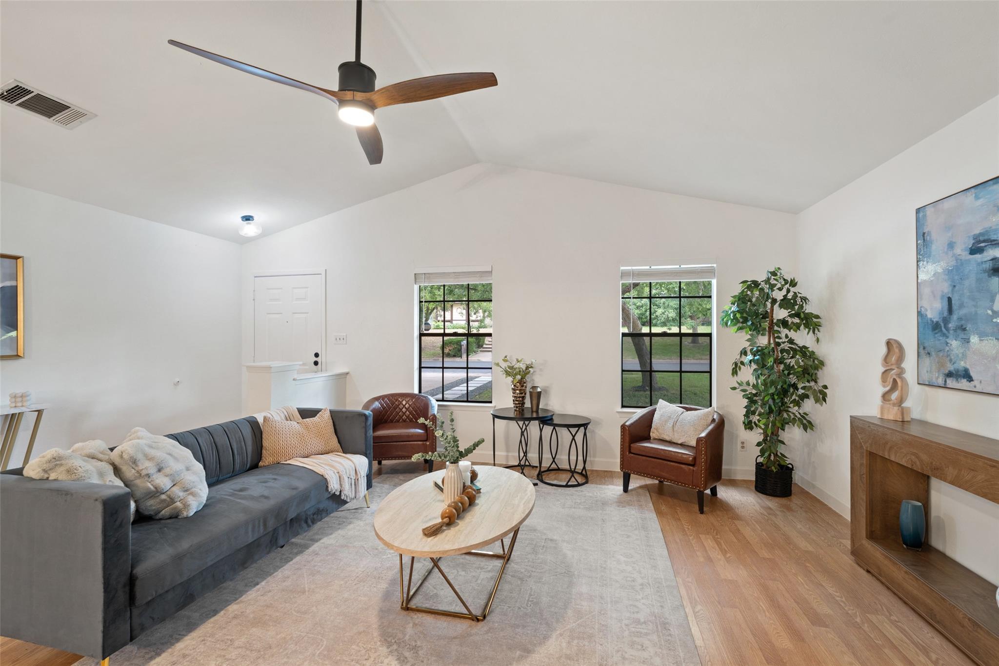 8400 Dixon Dr, Austin, TX 78745