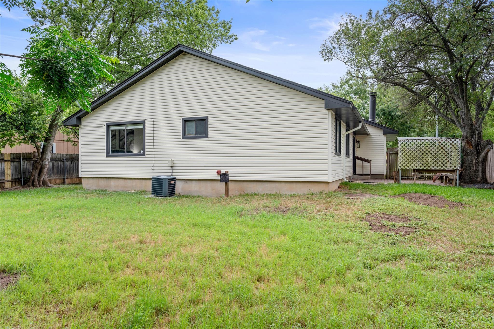 8400 Dixon Dr, Austin, TX 78745