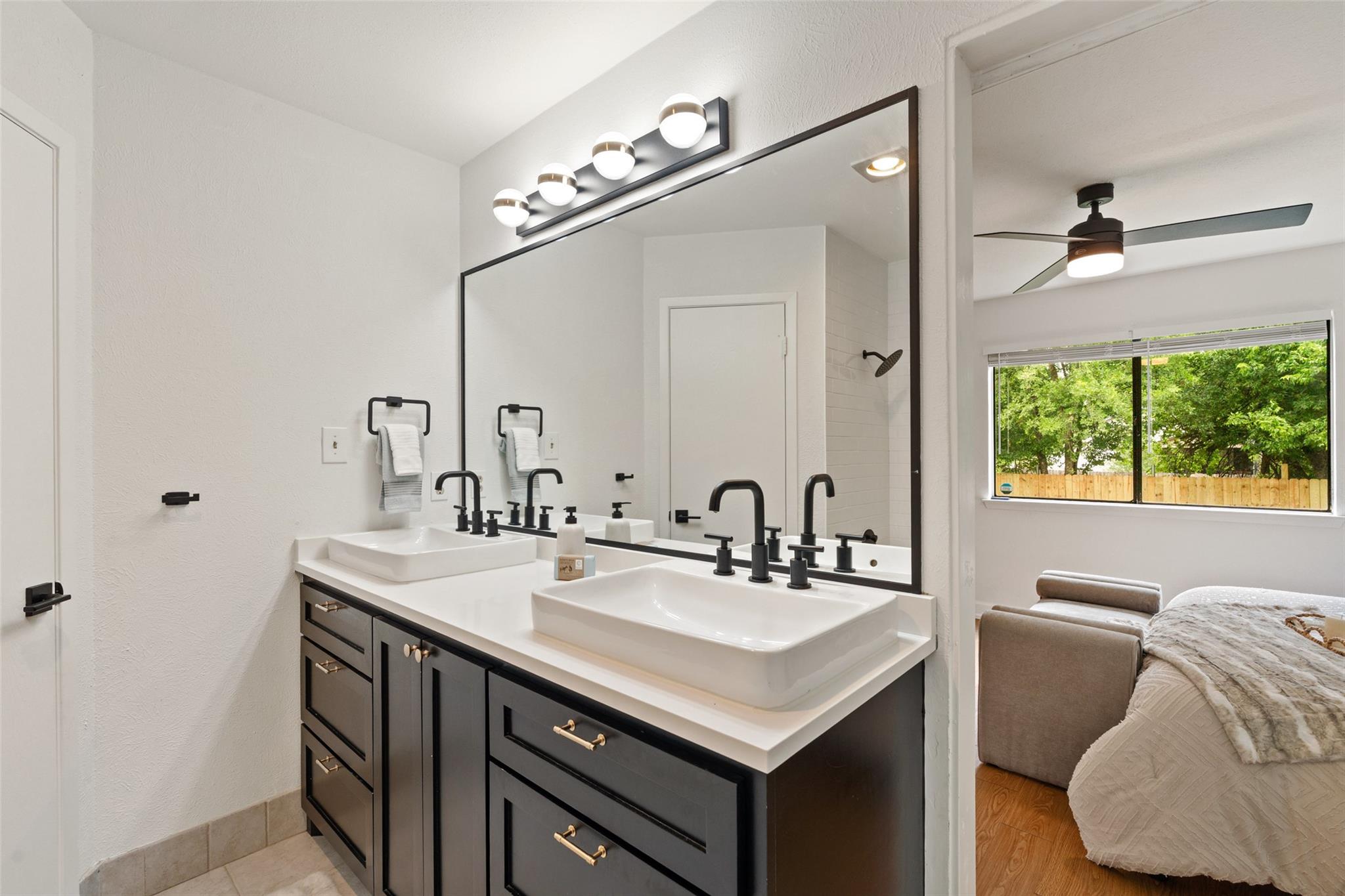 8400 Dixon Dr, Austin, TX 78745