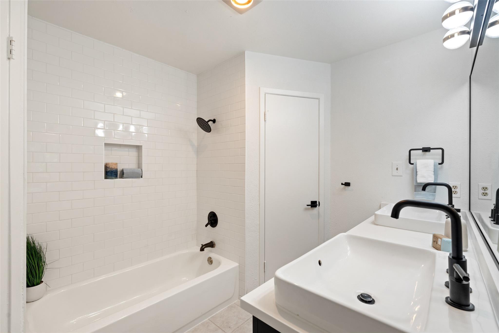 8400 Dixon Dr, Austin, TX 78745