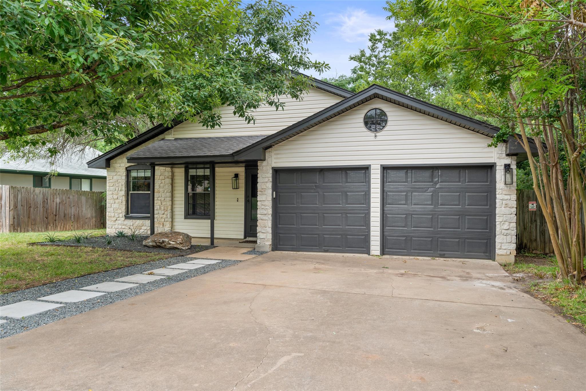 8400 Dixon Dr, Austin, TX 78745