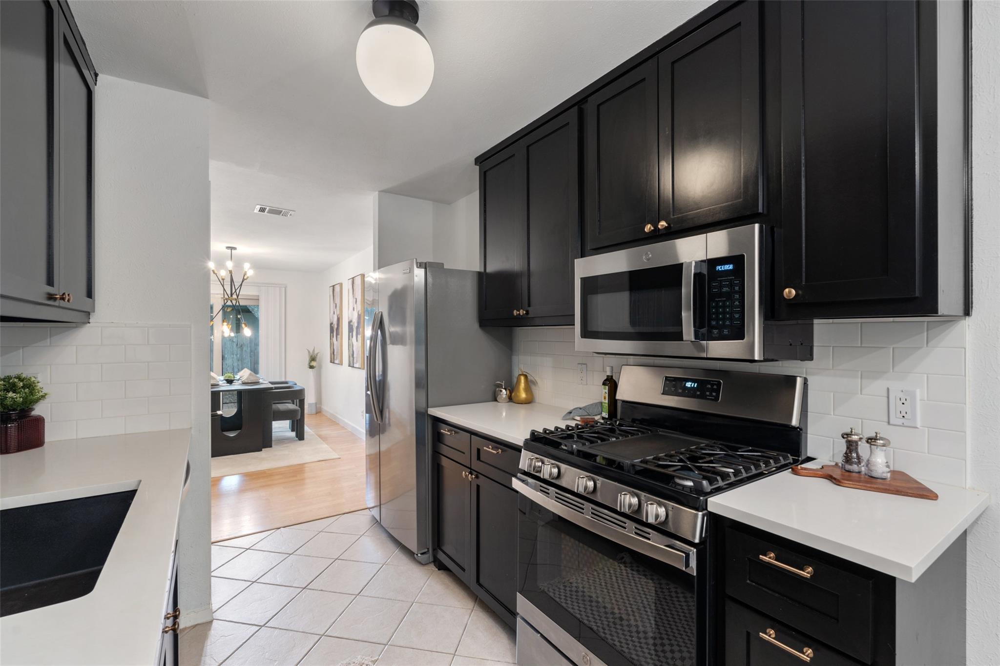 8400 Dixon Dr, Austin, TX 78745