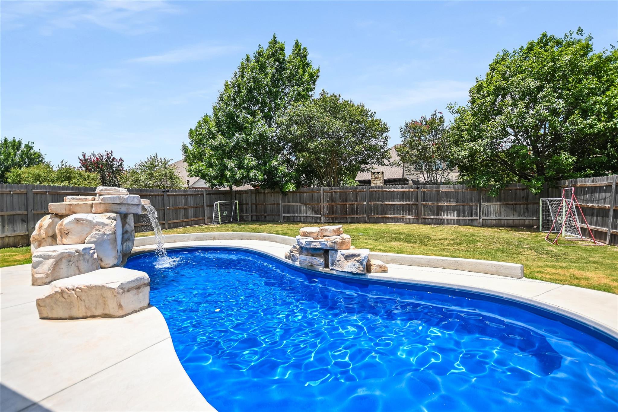 529 Oyster Crk, Buda, TX 78610