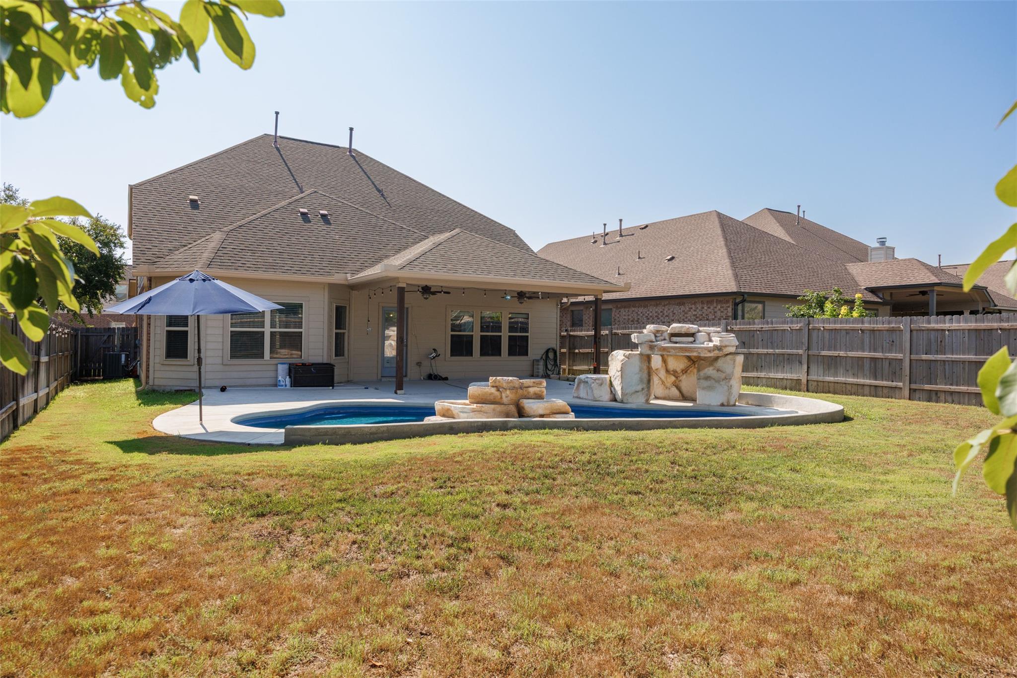 529 Oyster Crk, Buda, TX 78610