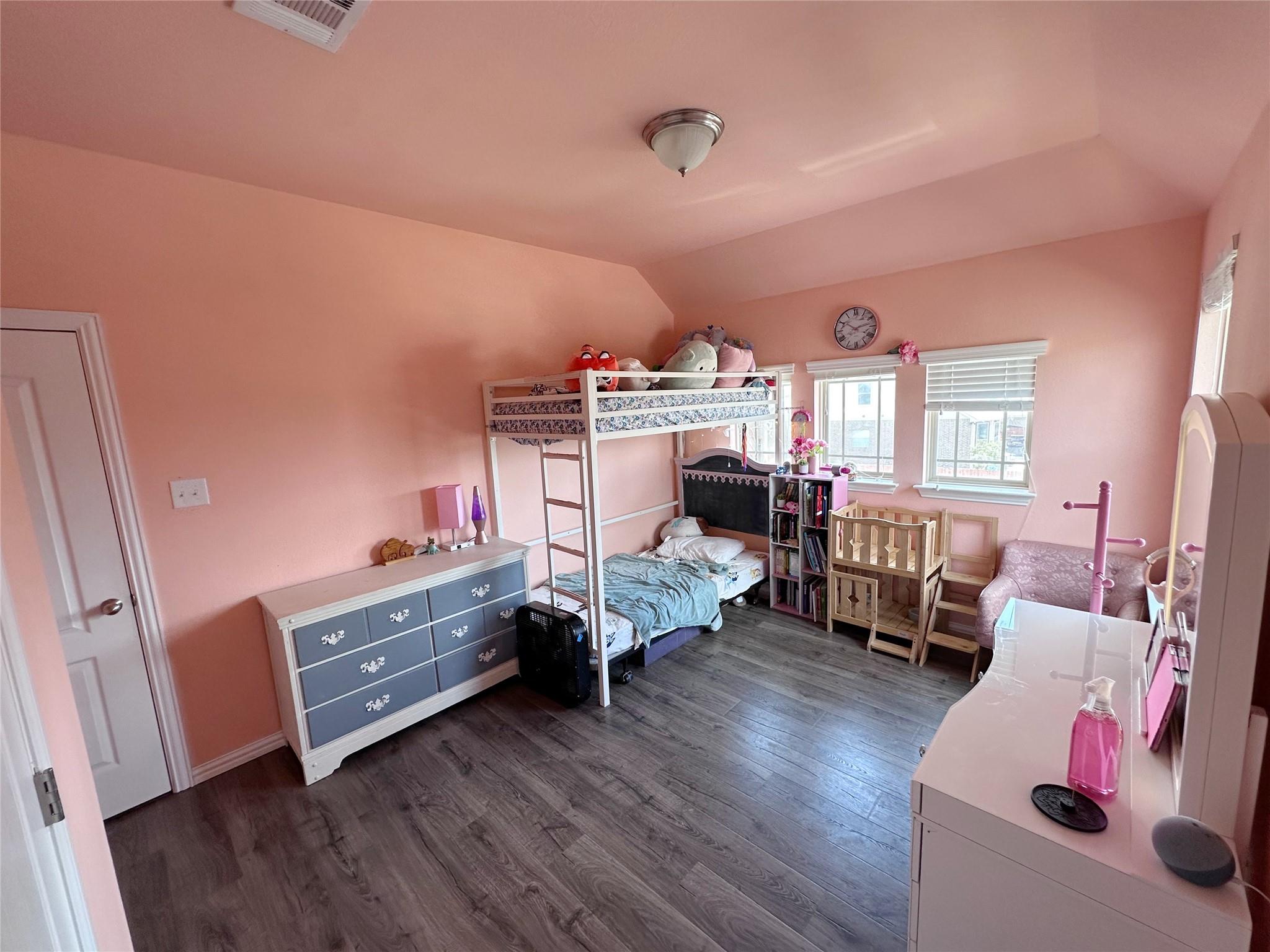 529 Oyster Crk, Buda, TX 78610