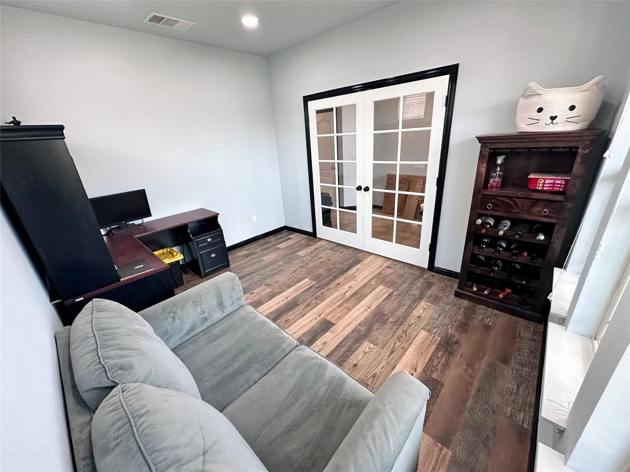 529 Oyster Crk, Buda, TX 78610