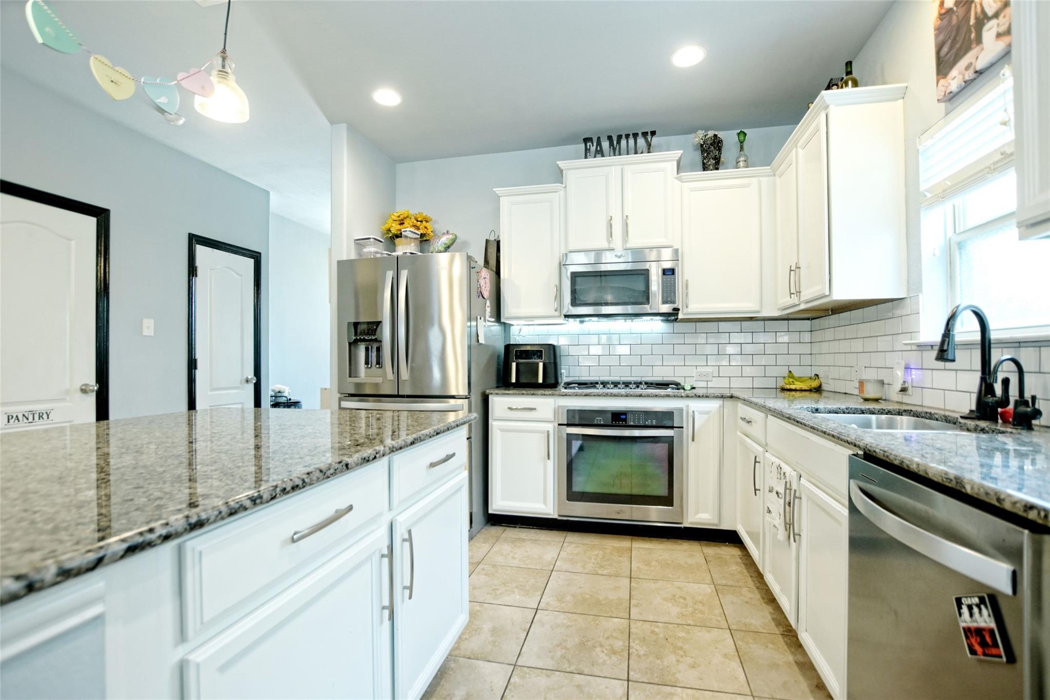 529 Oyster Crk, Buda, TX 78610