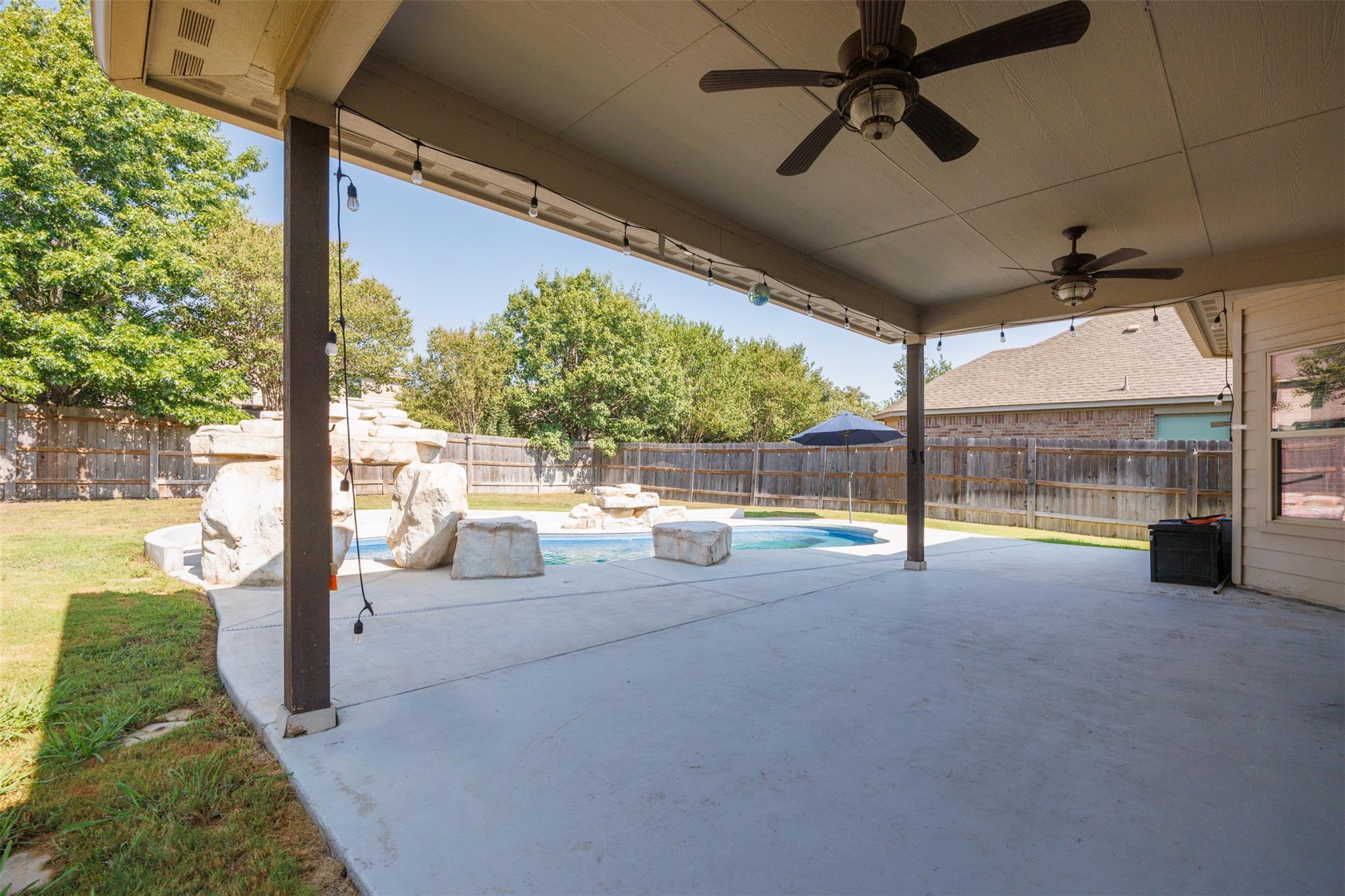 529 Oyster Crk, Buda, TX 78610