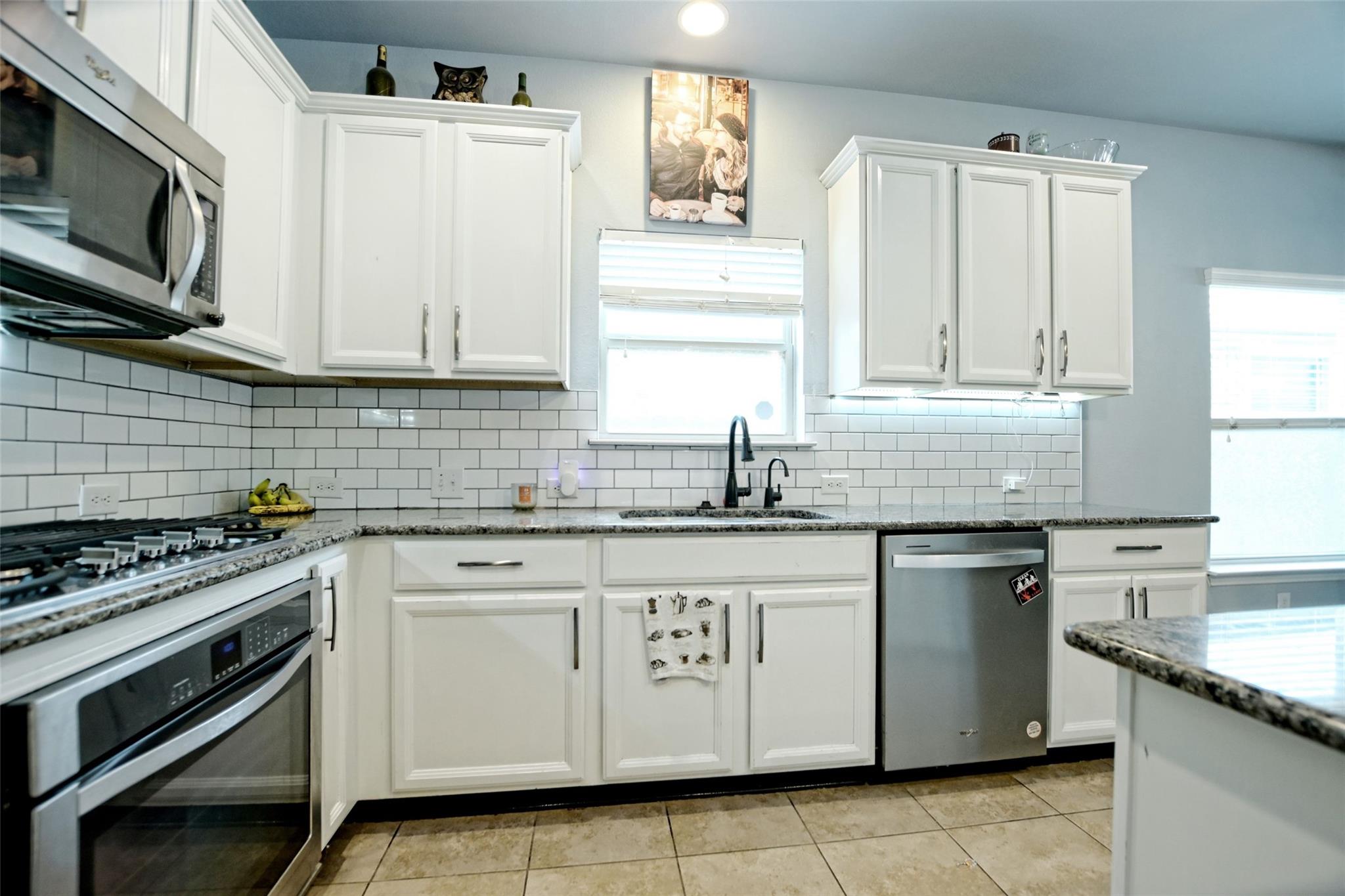 529 Oyster Crk, Buda, TX 78610
