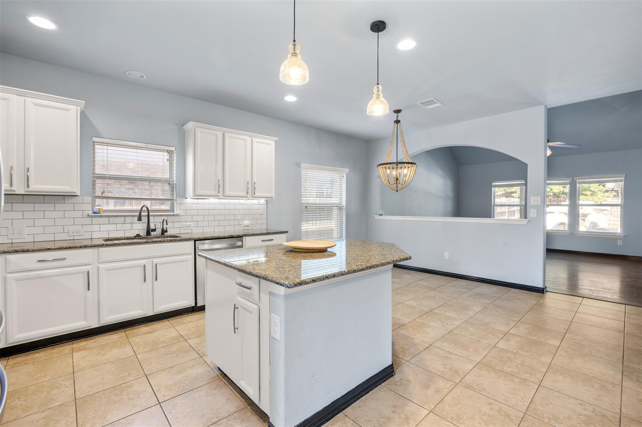 529 Oyster Crk, Buda, TX 78610