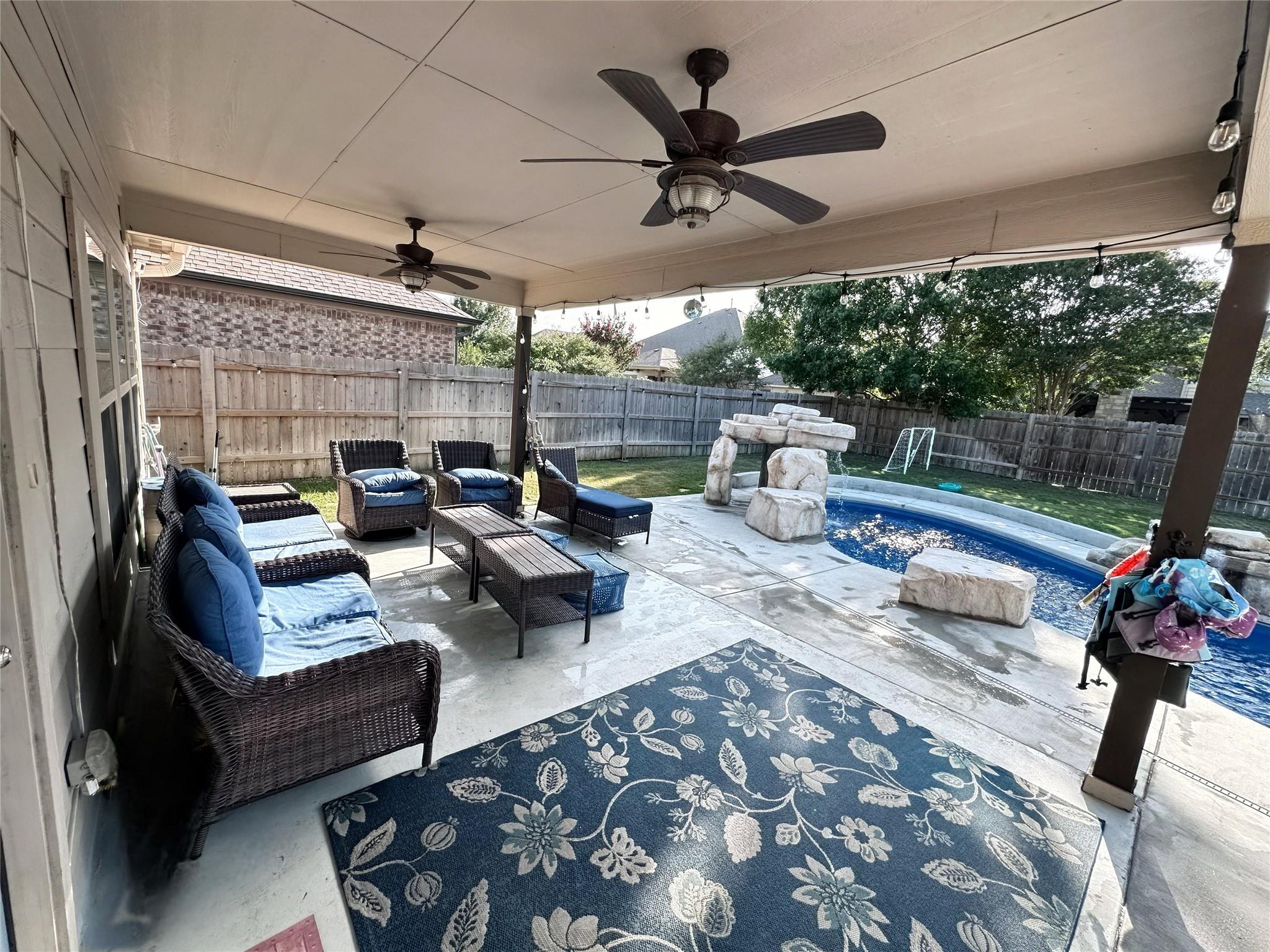 529 Oyster Crk, Buda, TX 78610